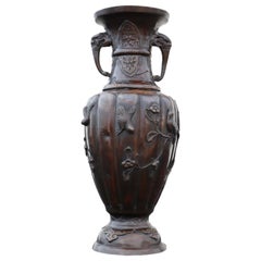 Antico vaso giapponese in bronzo del periodo Meiji
