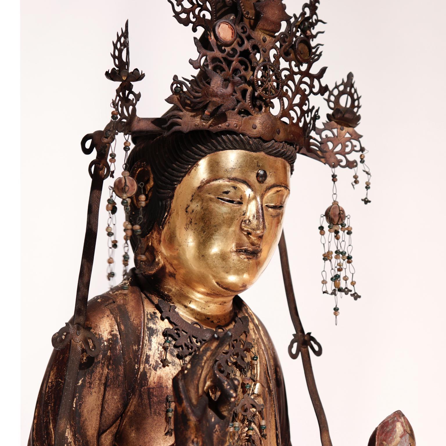 Antike japanische buddhistische japanische Skulptur von Kannon-Bosatsu (Japanisch) im Angebot