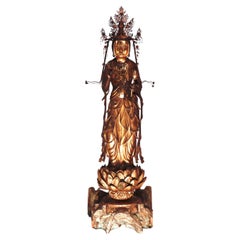 Antica scultura buddista giapponese di Kannon-Bosatsu