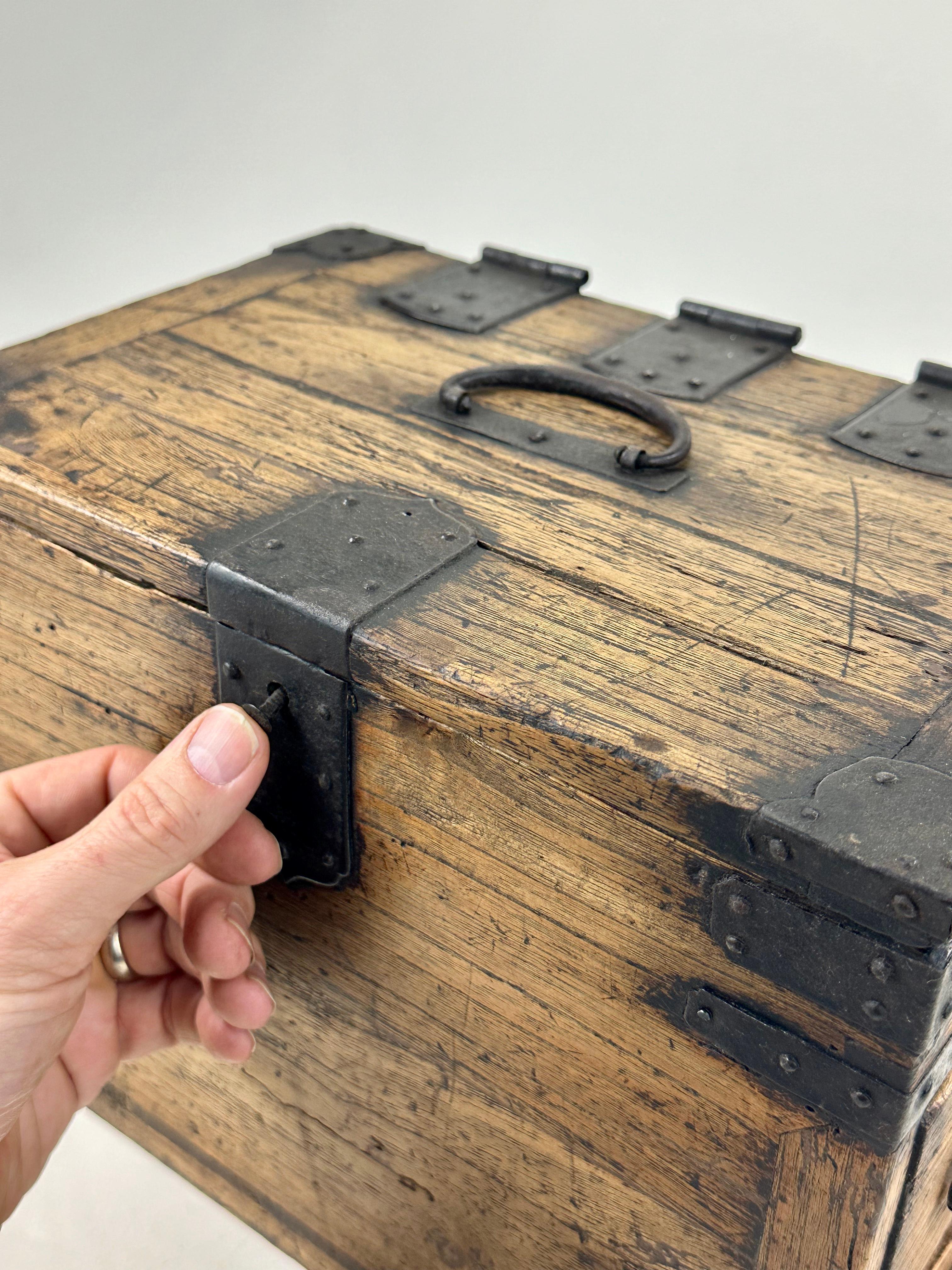 Antique Japanese c1880’s Kiri Wood Suzuribako Calligraphy Tansu Chest 12