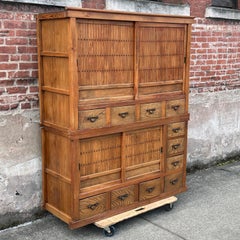 Antiguo armario japonés c1890 Keyaki Sugi Merchant Tansu Sliding Door Cabinet Meiji 54
