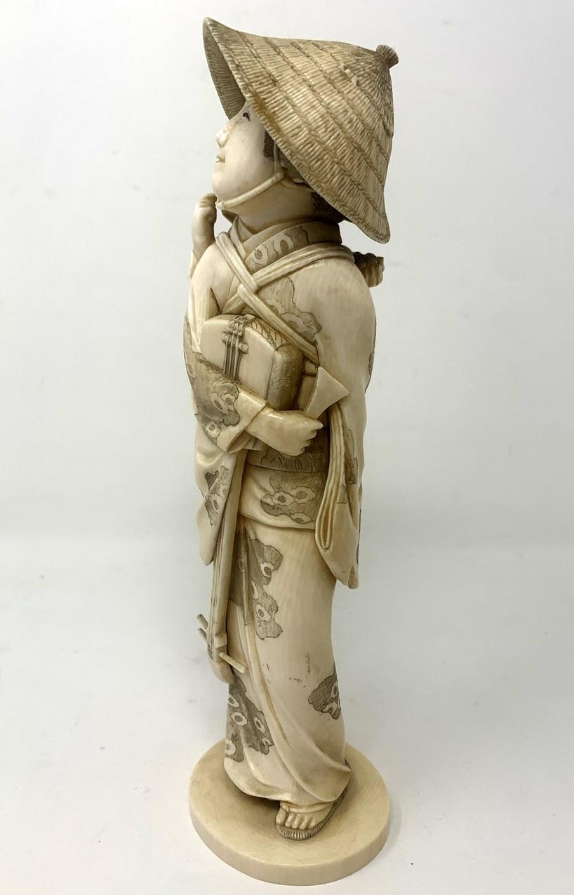 Antique Japanese Carved Bone Lady Gentleman Figural Group Meiji Period 19thCt  In Good Condition In Dublin, Ireland