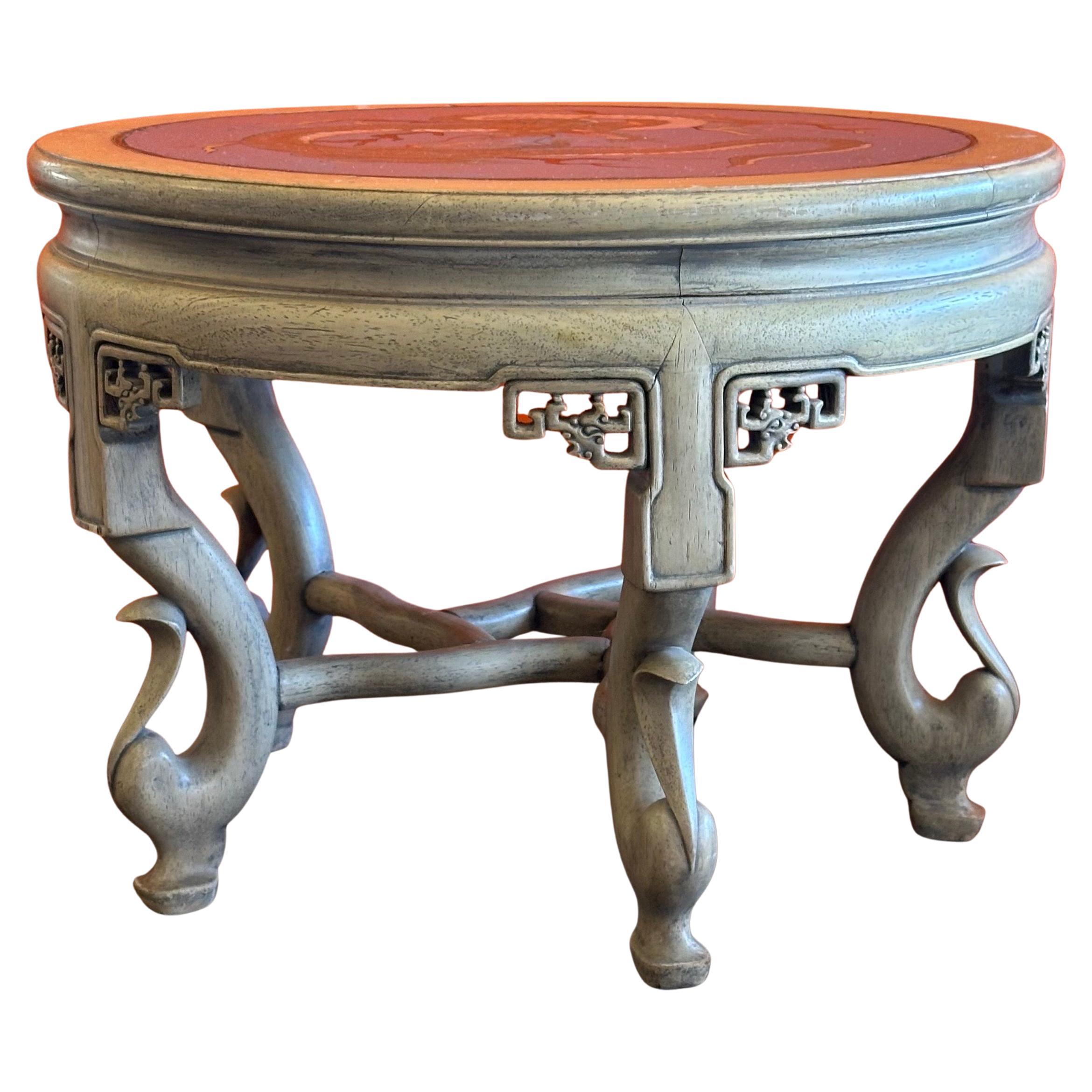 Exportation chinoise Ancienne table basse japonaise en bois dur sculpté avec plateau en forme de dragon cloisonné en vente