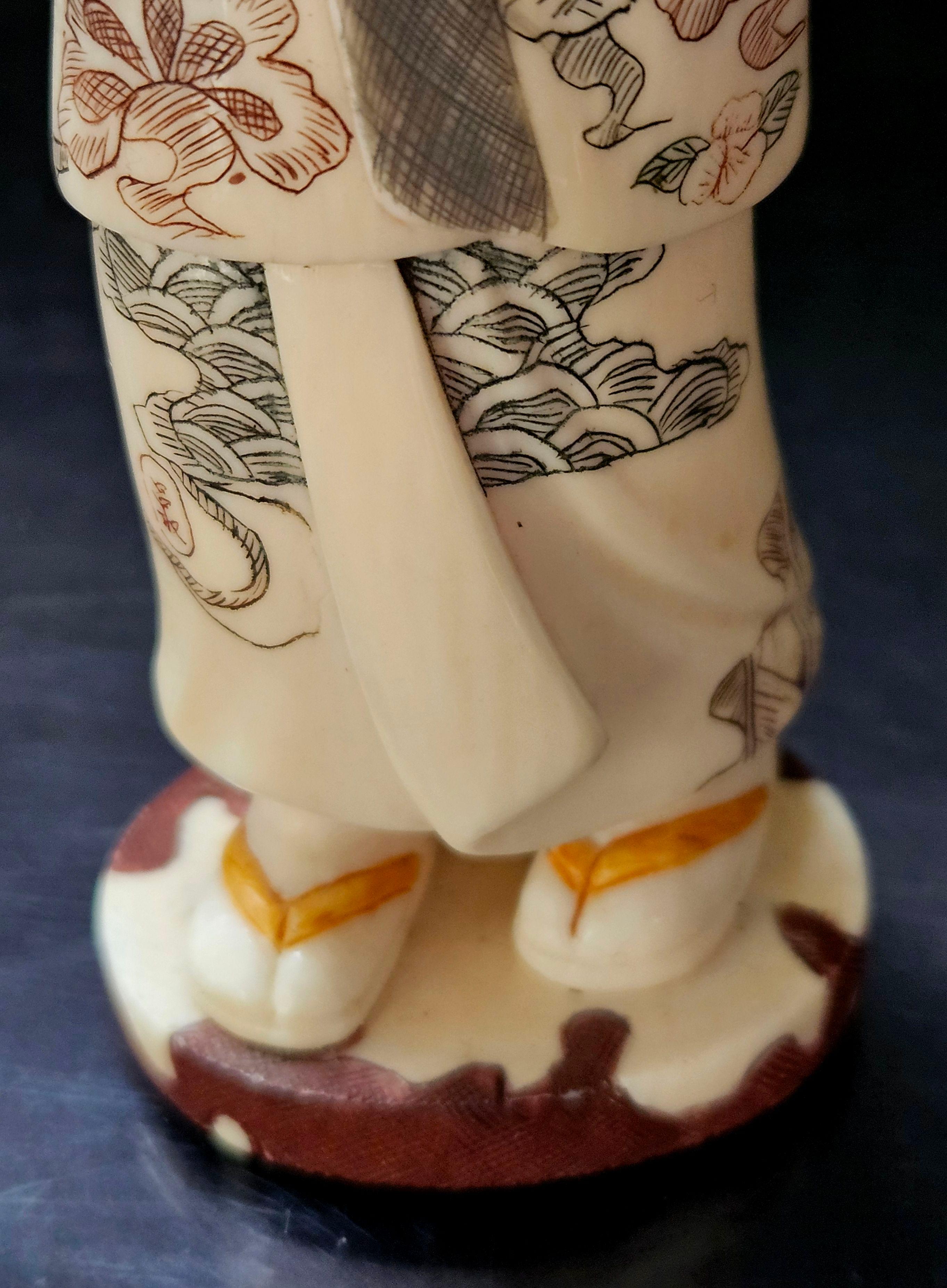 Antique Japanese Carved Okimono Polychrome Decorated Group Mother & Son, Meiji  For Sale 5