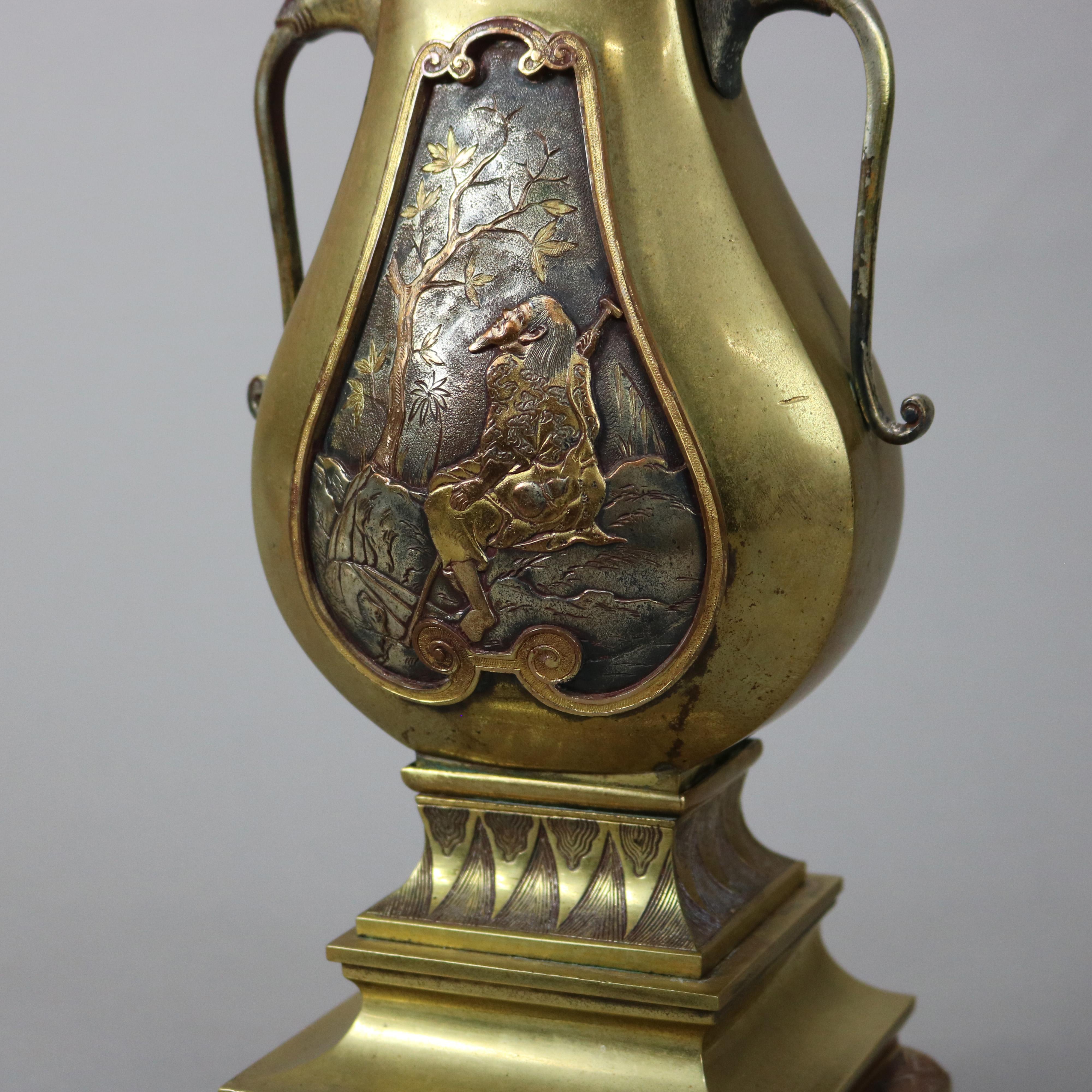 Antiker japanischer Bronzeguss-Doppelgriff-Urnensensor mit geprägter Weisen-Szene 19.

Maße - 12 