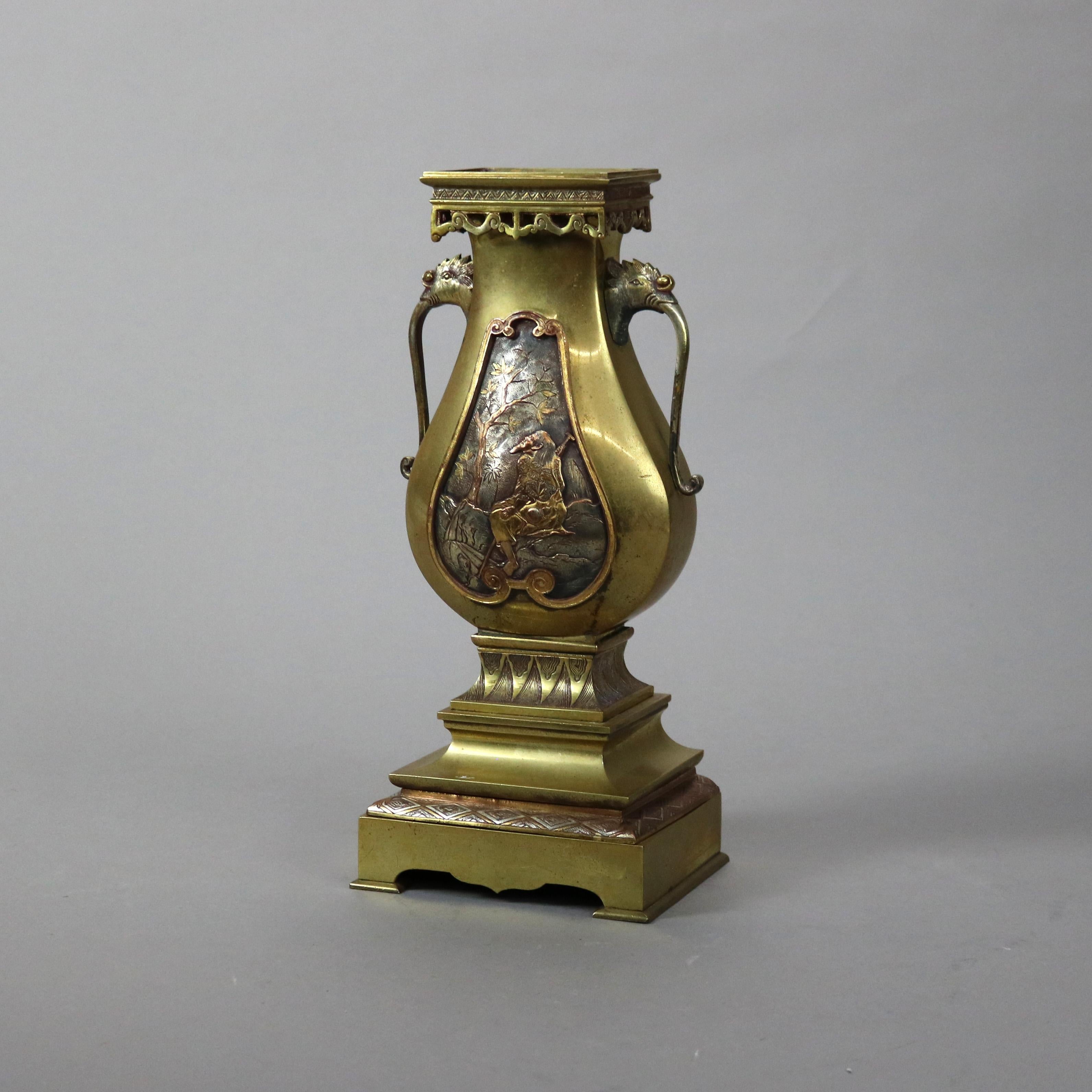 Antike japanische Gussbronze Henkelfühler mit geprägter Weisen-Szene 19.Jh. (Gegossen) im Angebot