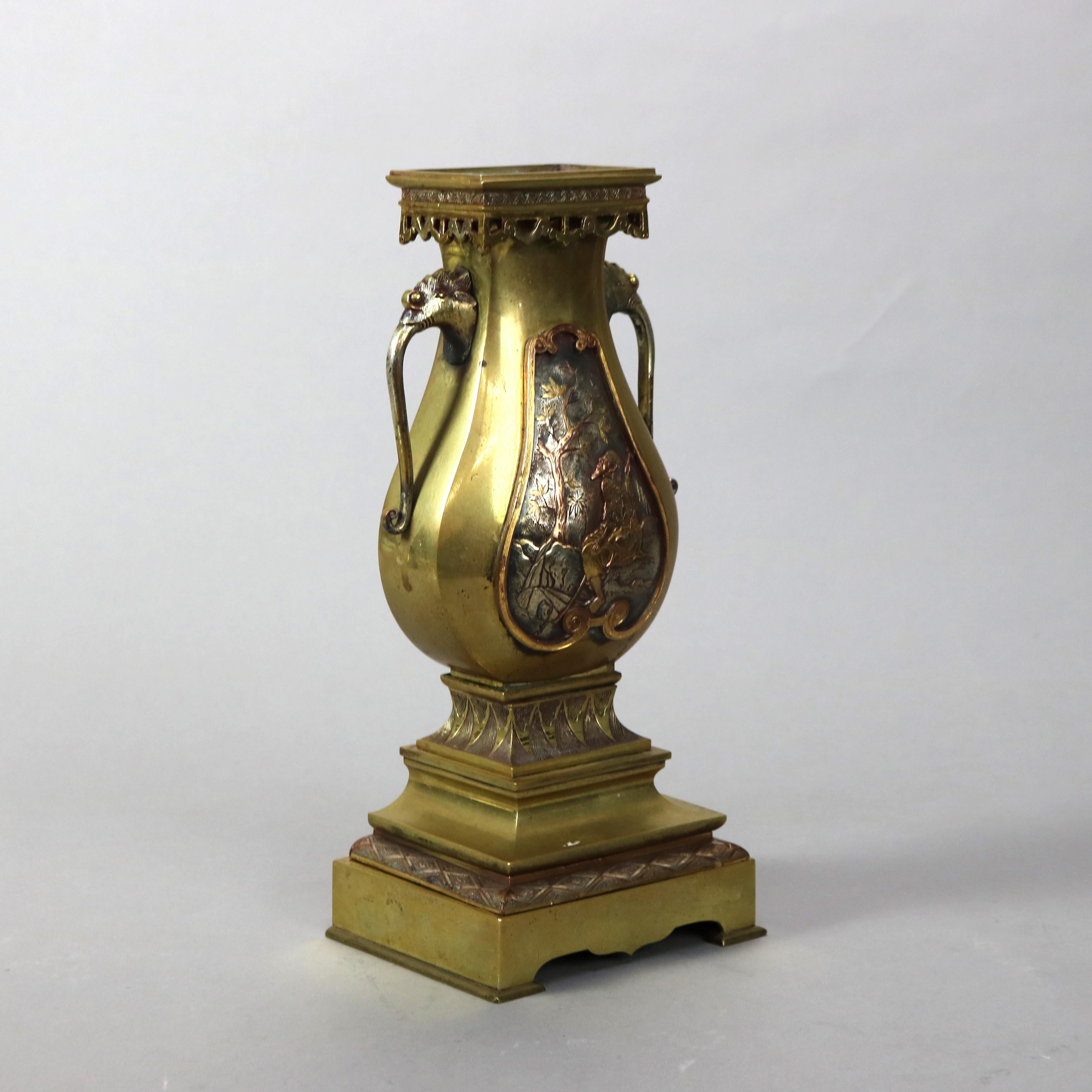 Antike japanische Gussbronze Henkelfühler mit geprägter Weisen-Szene 19.Jh. (Bronze) im Angebot