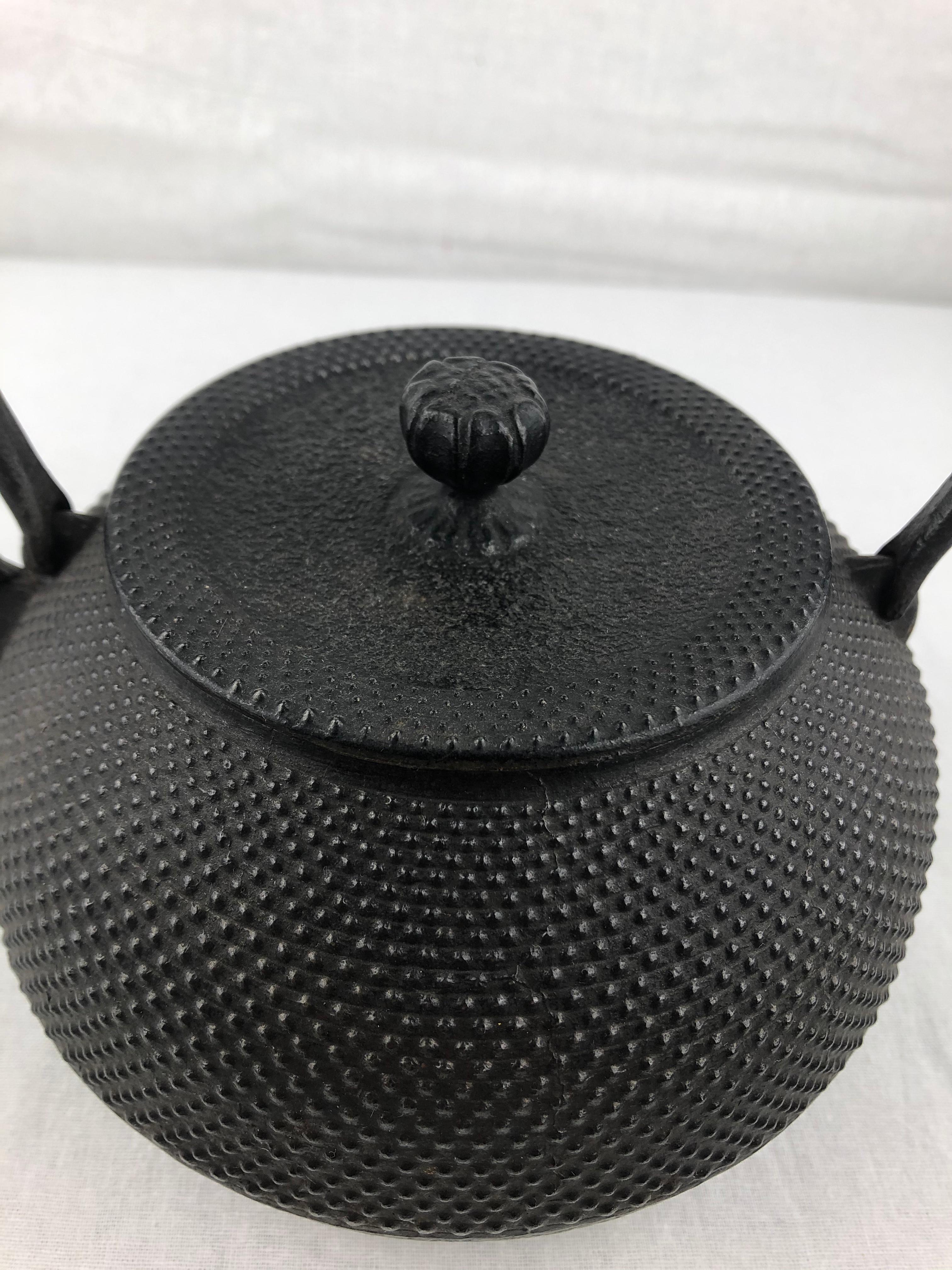 Vintage Tetsubin Japanese iron kettle in perfect antique condition. It would make a great display piece or could be put to immediate use. Strong and sturdy this piece has no fractures or leaks but has a very visually appealing amount of natural