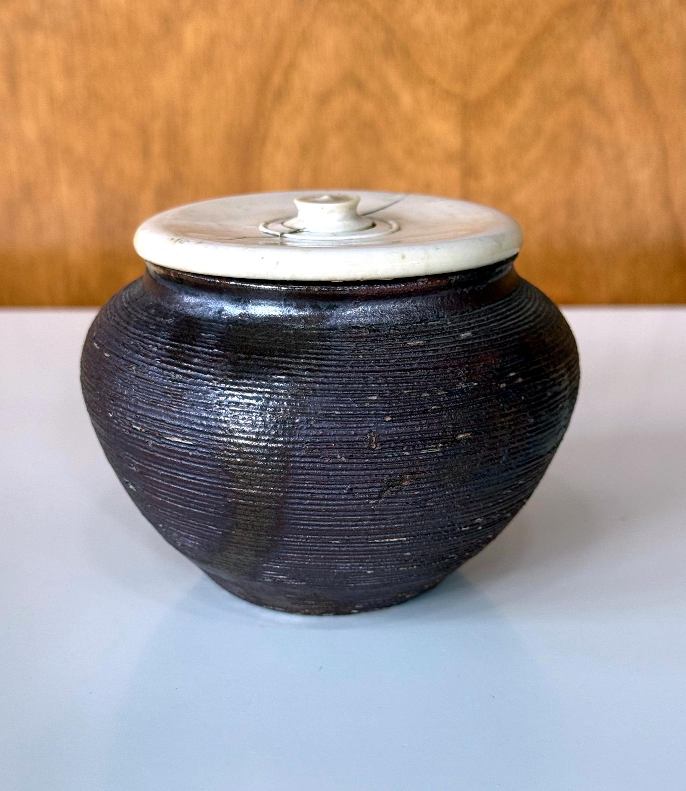 A stoneware ceramic chaires (Tea caddies) of Ko-seto ware type from Edo period Japan circa 18th century. This type of small jar was made of stoneware possibly in Tanba (Tamba) kilns, located in Tachikui, Hyogo Prefecture. One of the six ancient