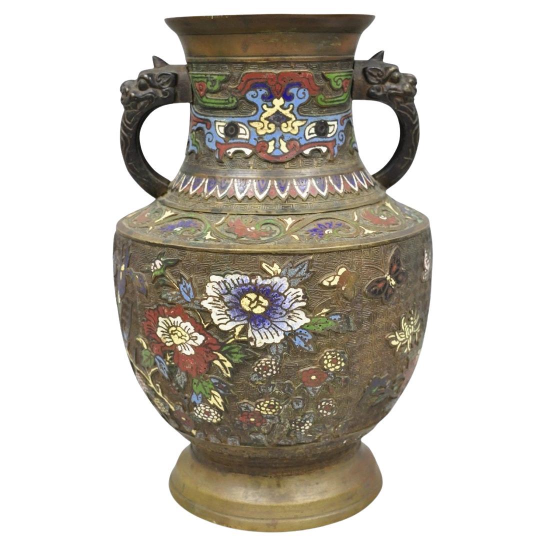 Antico vaso giapponese Champleve Cloisonne smaltato in bronzo a due maniglie da 14 pollici