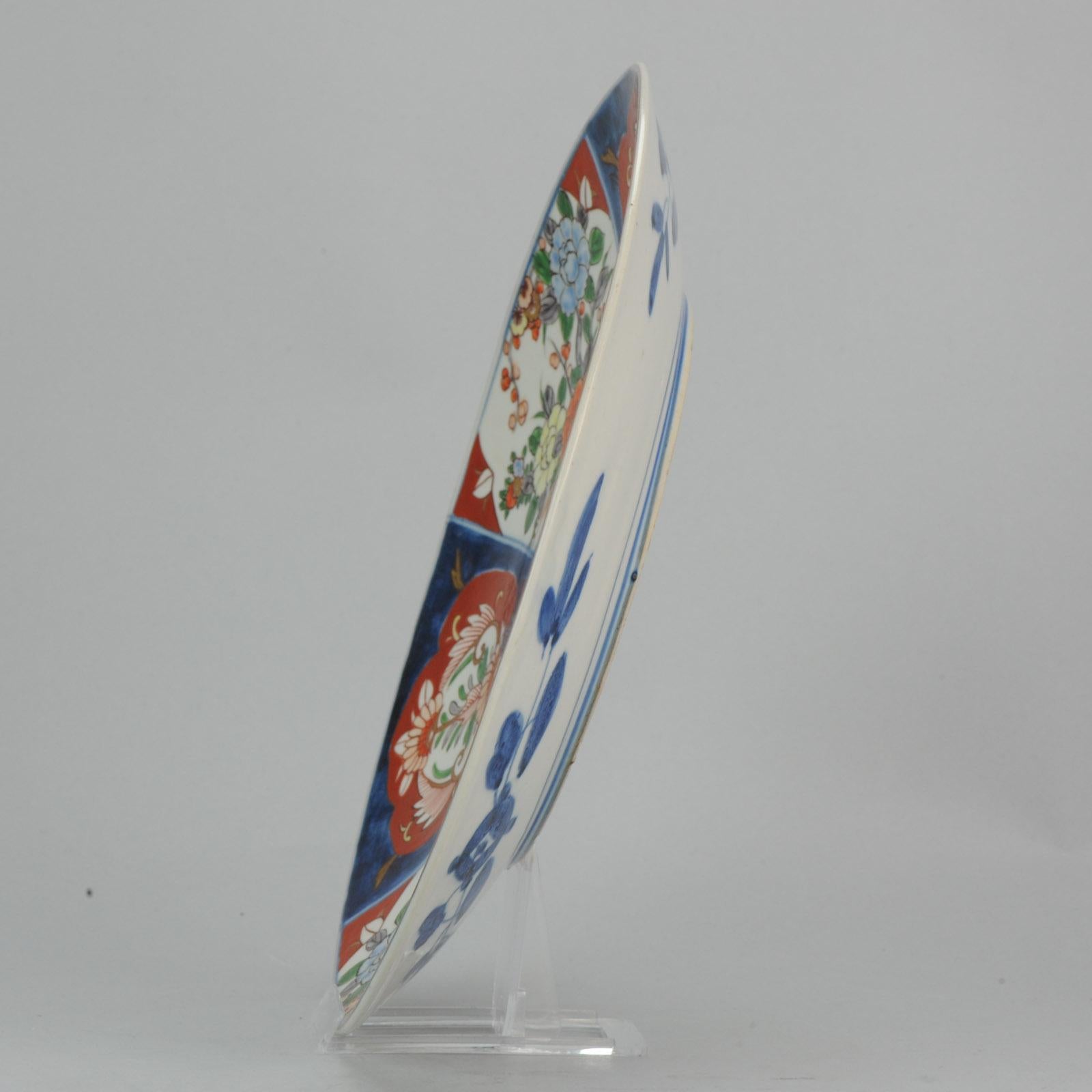 Antique Japanese Charger Imari Stunning Colors Japan, 19th Century In Good Condition In Amsterdam, Noord Holland