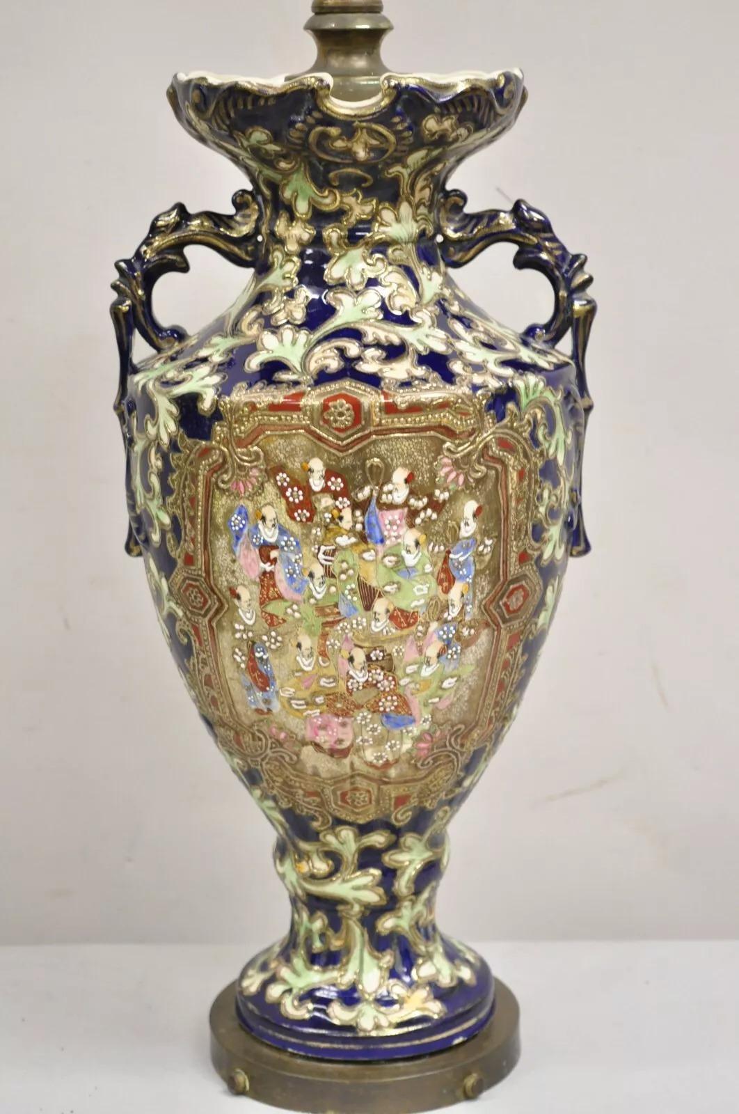Chinoiseries Grande lampe de bureau japonaise ancienne de style chinoiserie en porcelaine bleue à fleurs 
