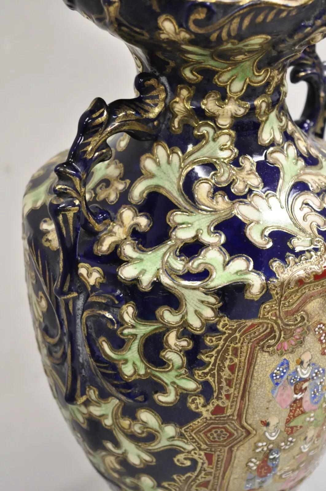 Grande lampe de bureau japonaise ancienne de style chinoiserie en porcelaine bleue à fleurs 