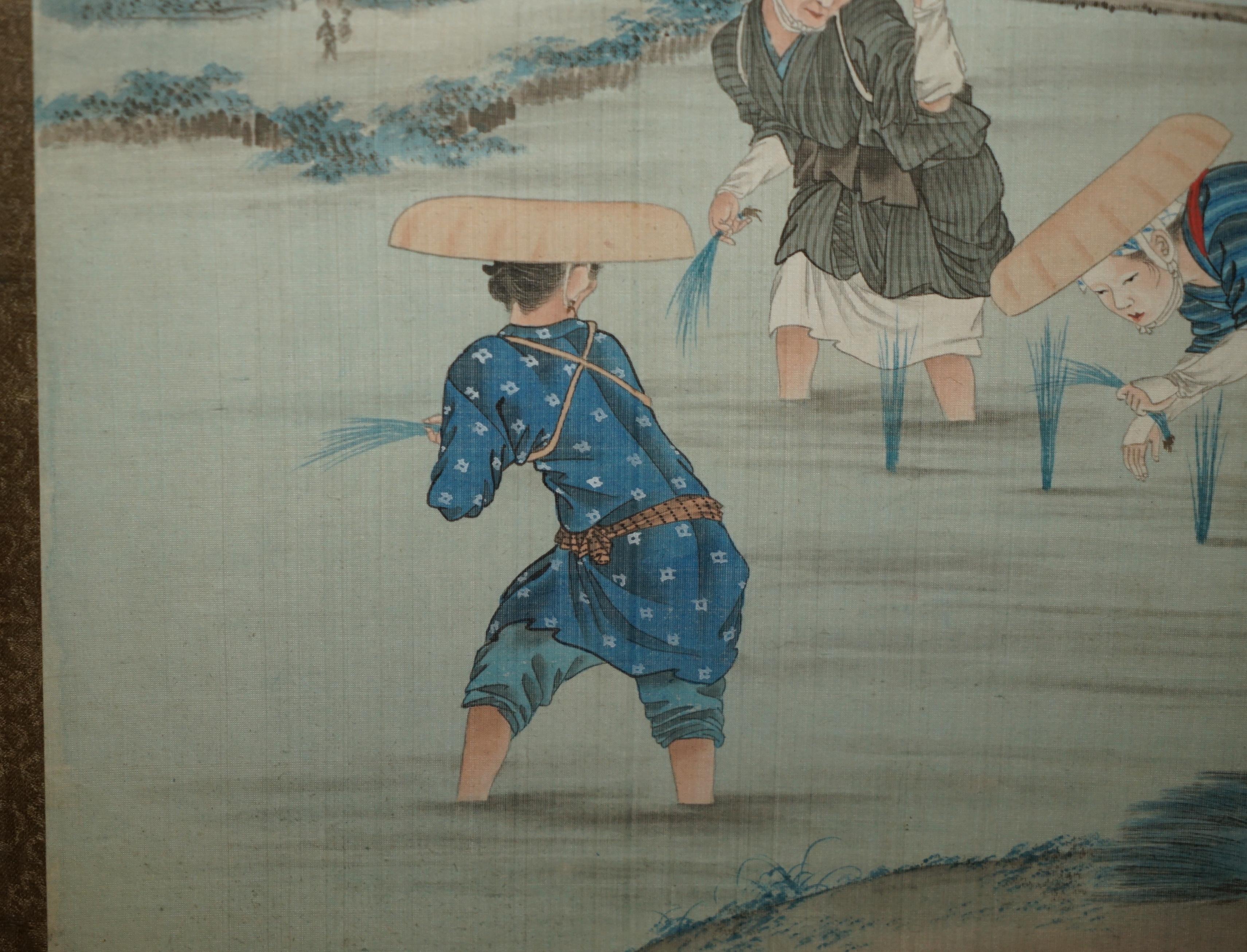 Japanese ANTIQUE JAPANESE CIR 1920's WOODBLOCK TRIPTYCH WATERCOLOUR PRINT OF RICE PICKERS For Sale