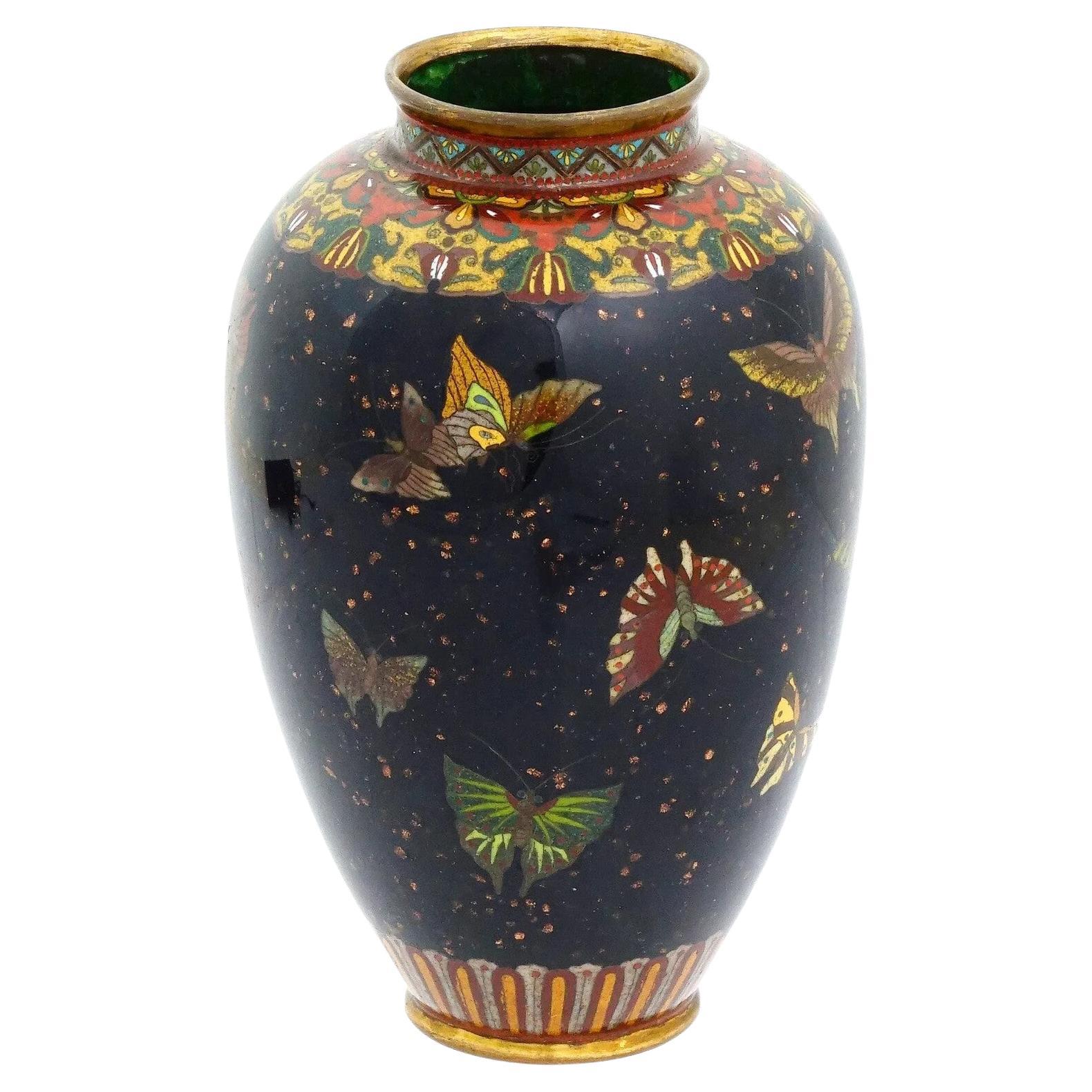 Antiguo Jarrón Japonés de Cloisonné Esmalte Mariposa Piedra de Oro Negra Honda Y