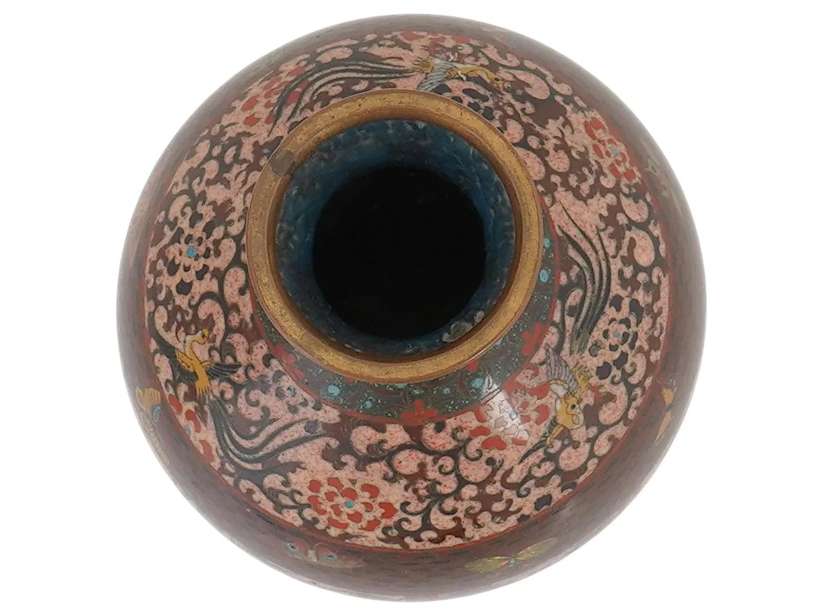 Antique Japanese Cloisonne Enamel, Butterfly Dragon Vase Attributed Honda In condizioni buone in vendita a Long Island City, NY