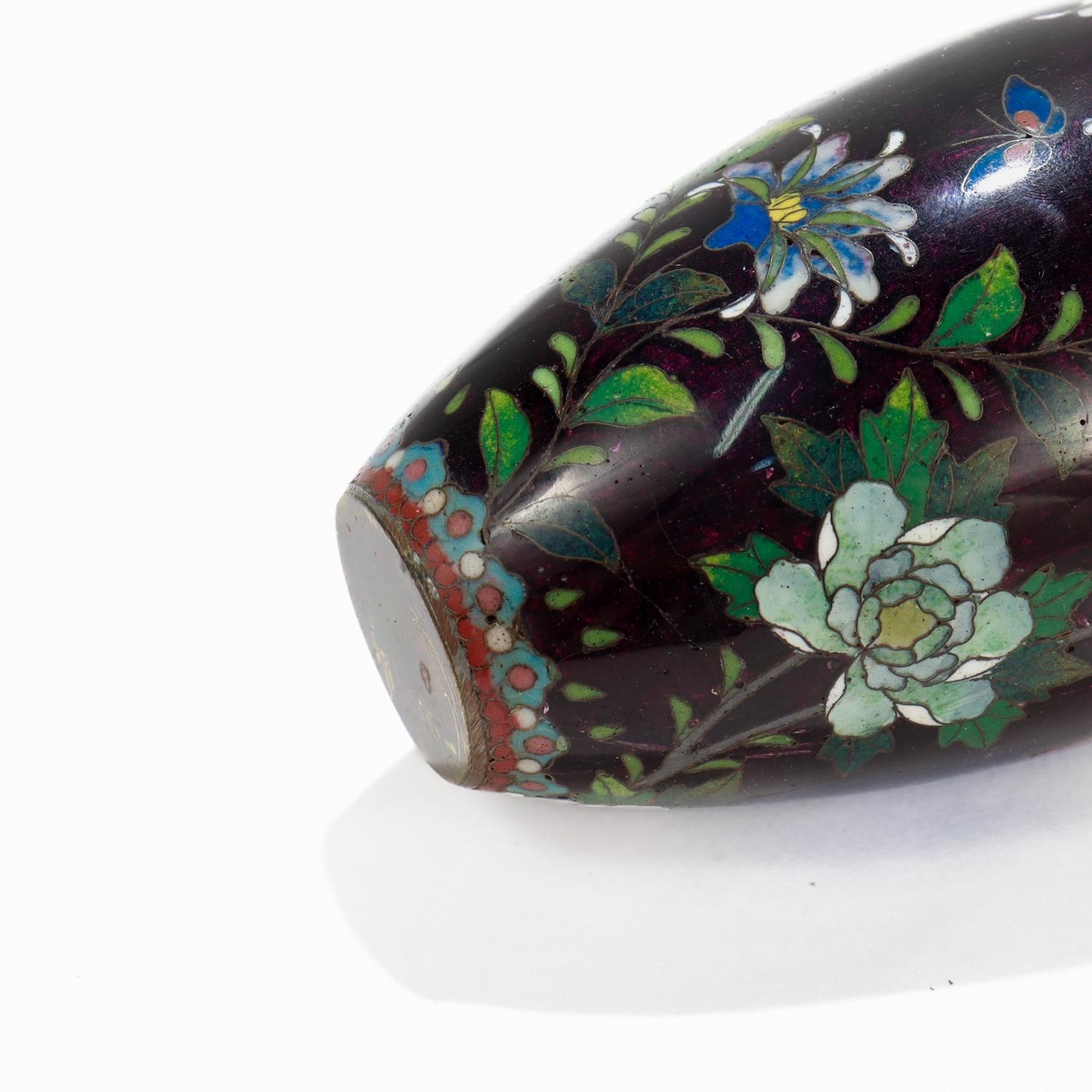 Antique Japanese Cloisonne Enamel Cabinet Vase with Geisha & Flowers For Sale 5