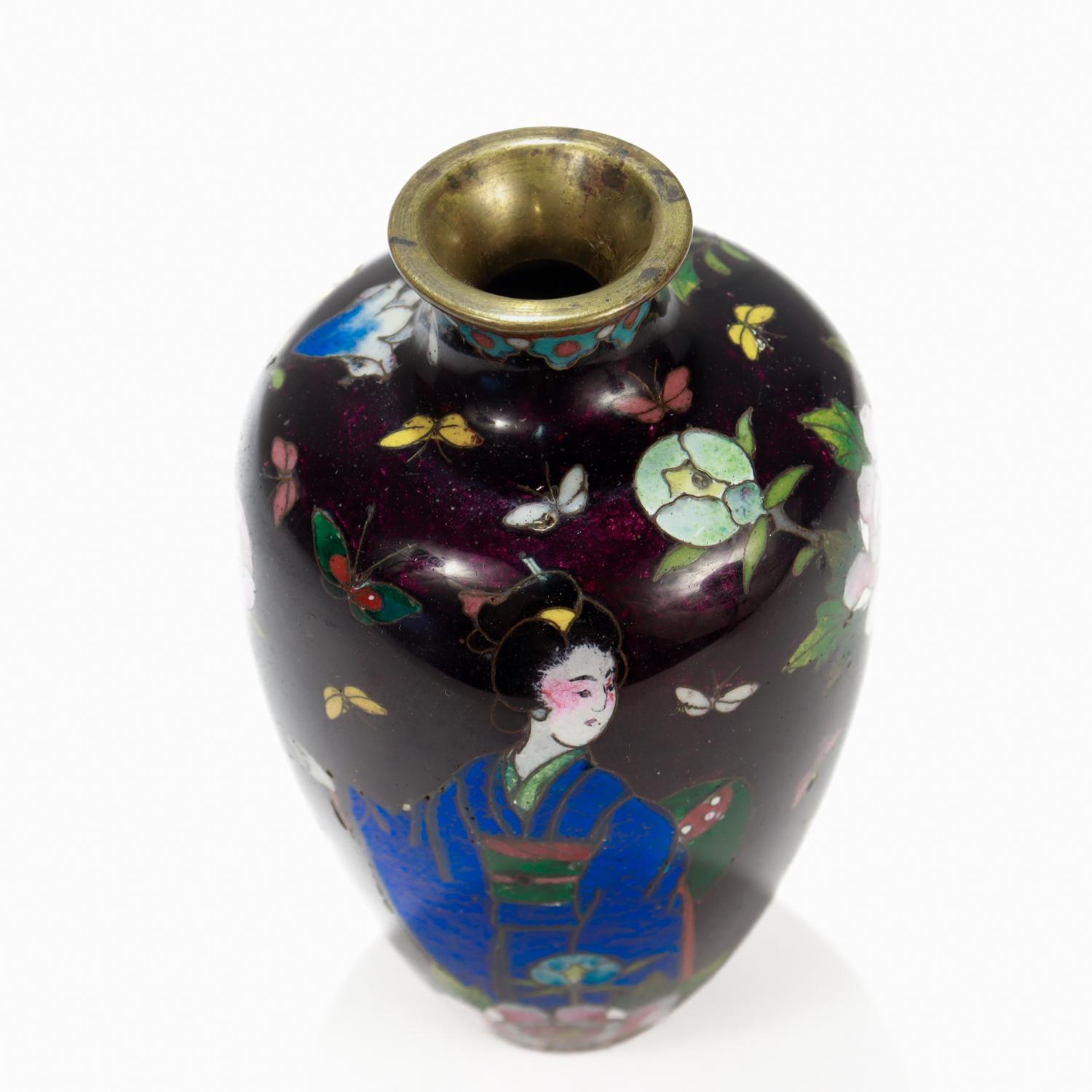 Antique Japanese Cloisonne Enamel Cabinet Vase with Geisha & Flowers For Sale 2