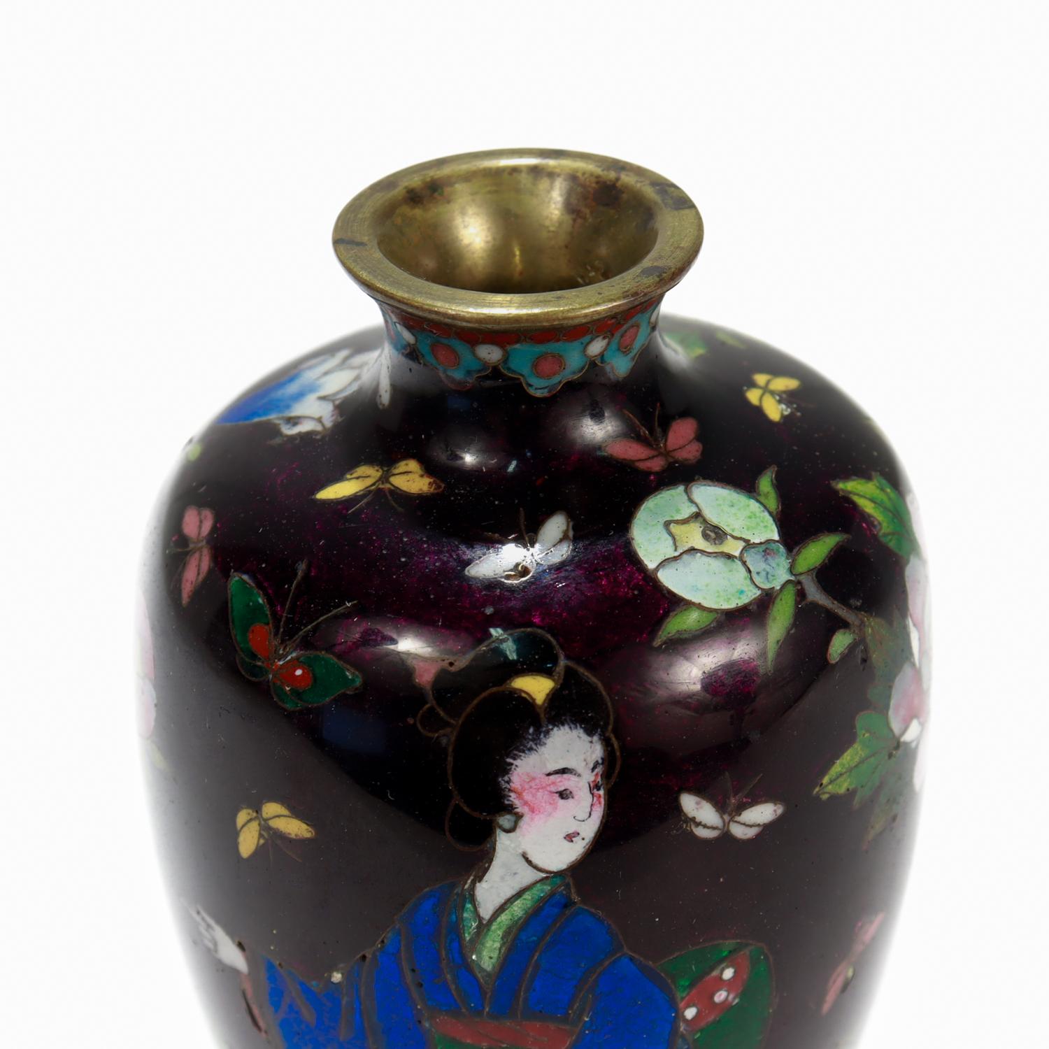 Antique Japanese Cloisonne Enamel Cabinet Vase with Geisha & Flowers For Sale 3
