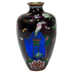 Antiguo Jarrón de Gabinete Japonés de Esmalte Cloisonné con Geisha y Flores