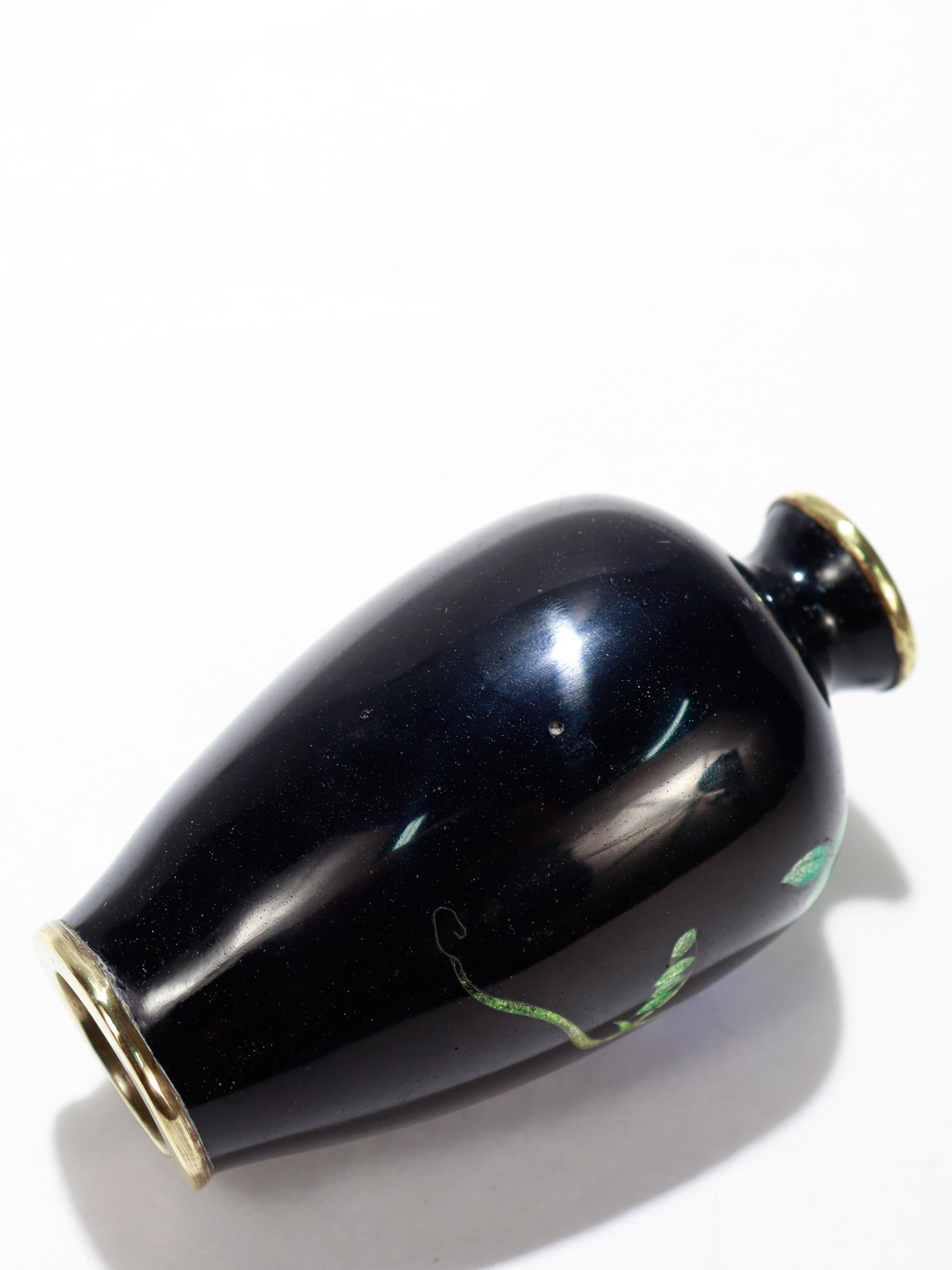 Ancien vase de cabinet en émail cloisonné japonais avec glycine en vente 7