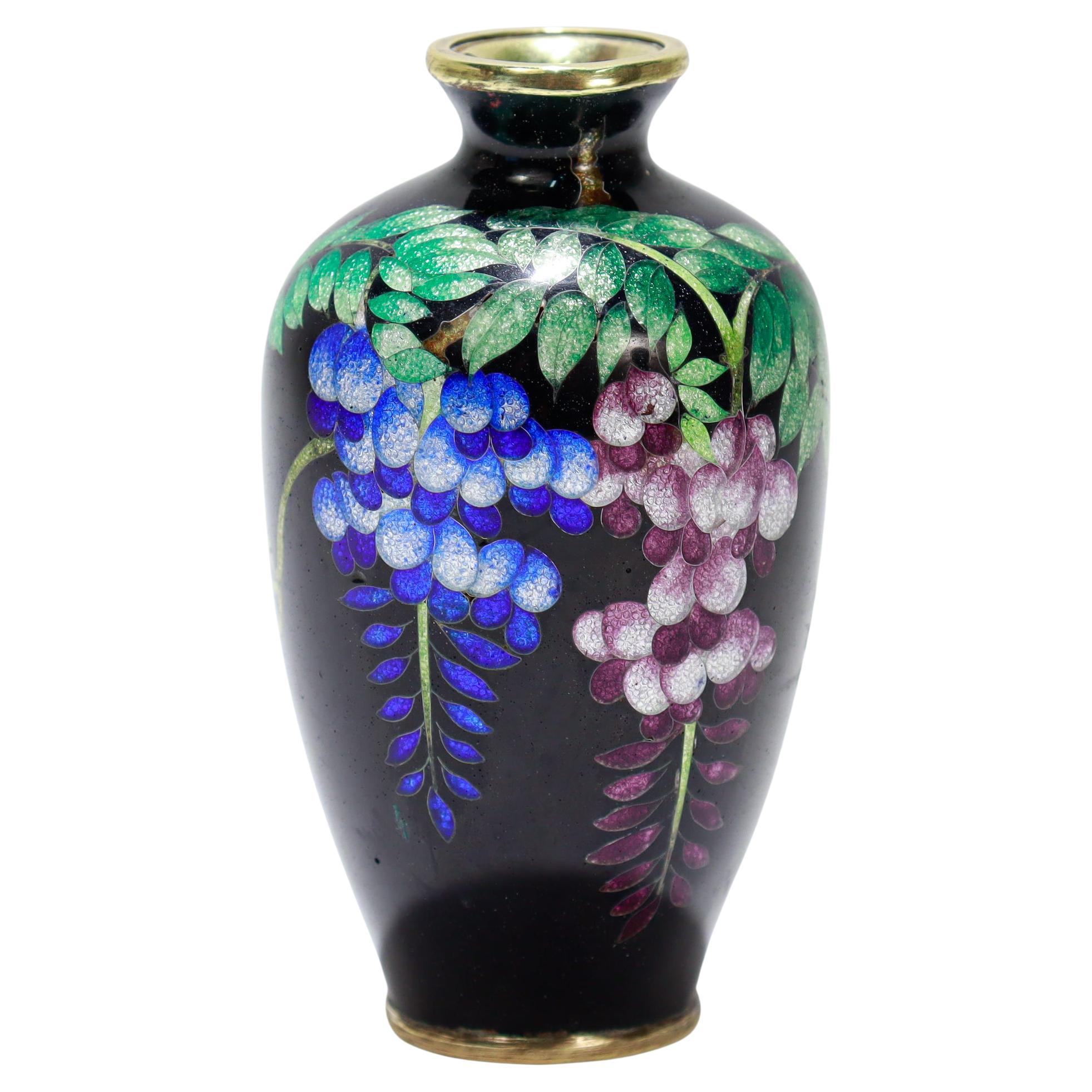 Antiguo Jarrón de Gabinete Japonés de Esmalte Cloisonné con Glicinias