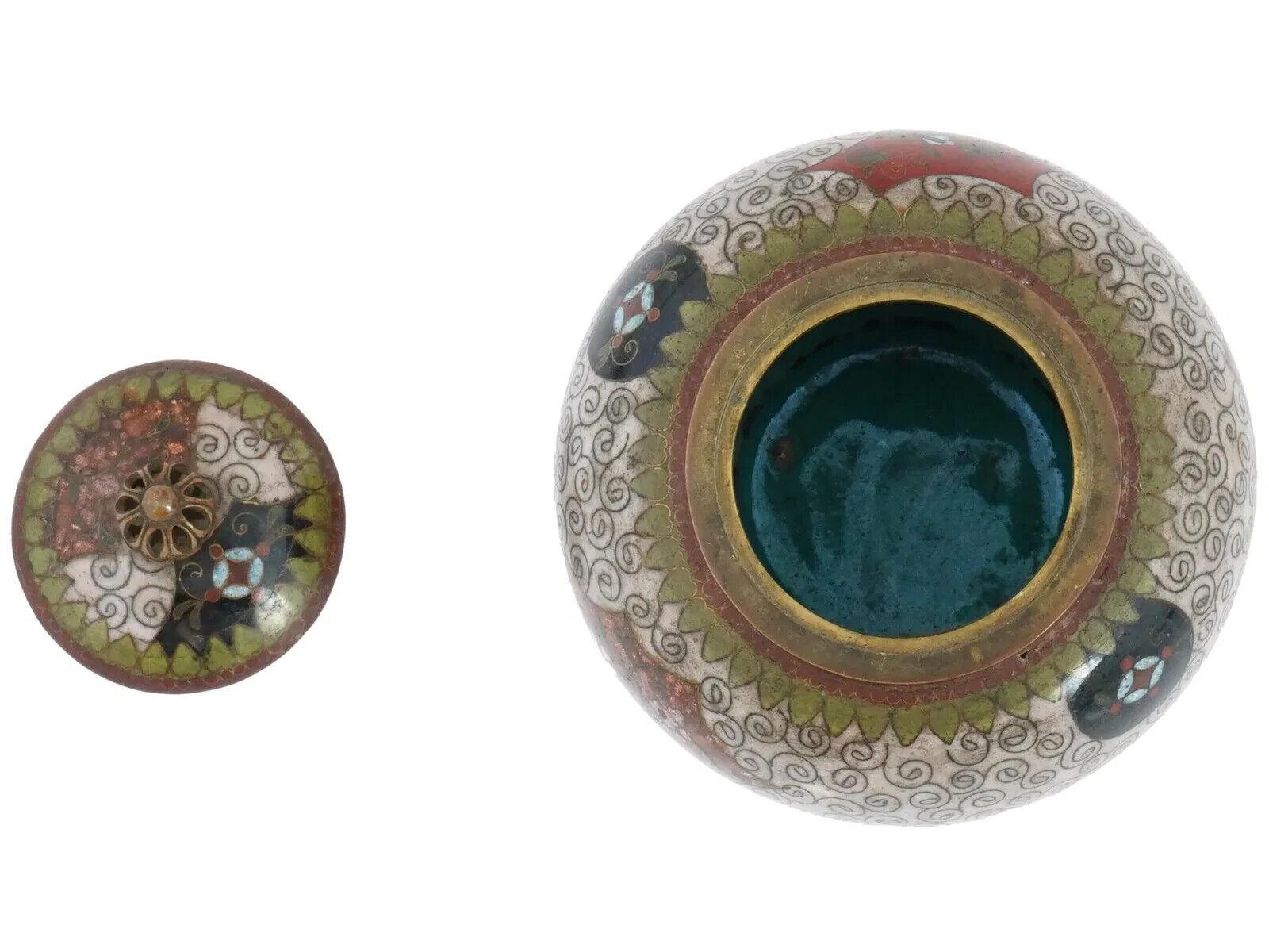 Antiguo tarro japonés con tapa de esmalte cloisonné Meiji en venta