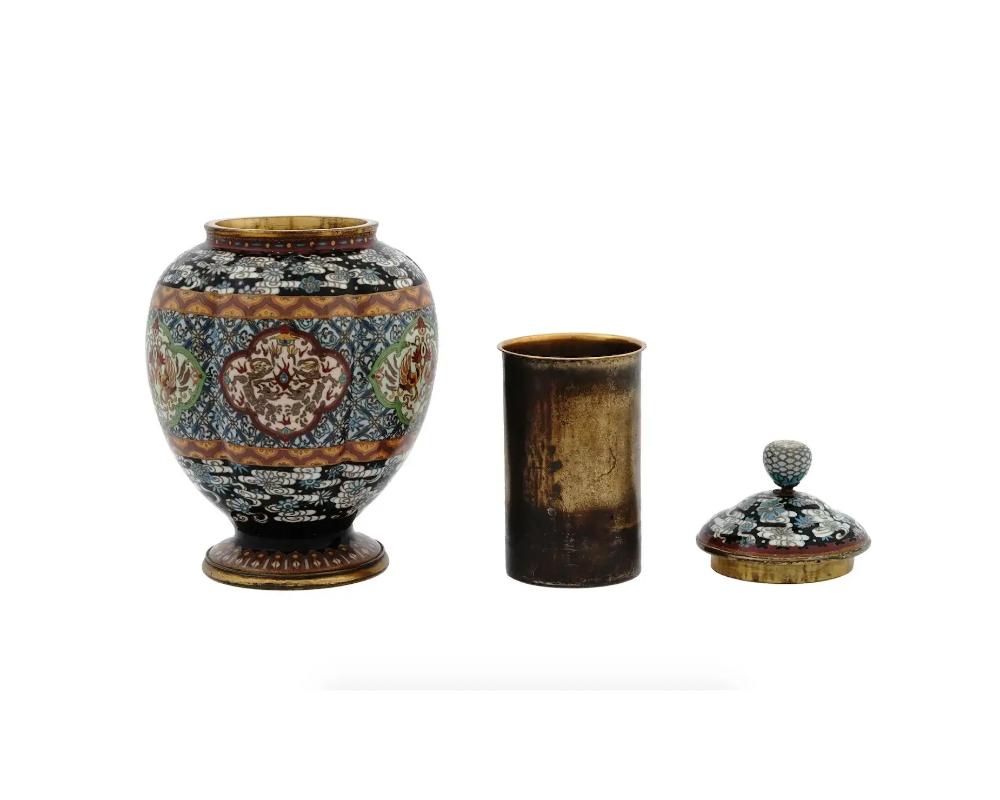 Antique Japanese Cloisonne Enamel Lidded Koro Jar In Good Condition For Sale In New York, NY