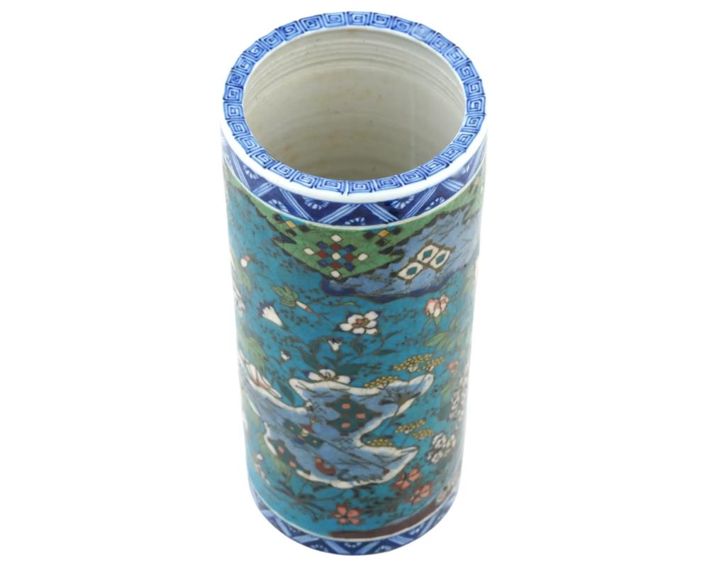 XIX secolo Antico vaso floreale giapponese con smalto Cloisonne su porcellana in vendita