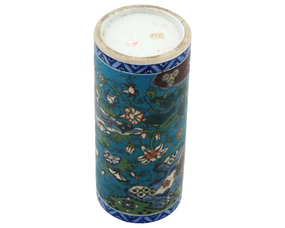 Smalto Antico vaso floreale giapponese con smalto Cloisonne su porcellana in vendita
