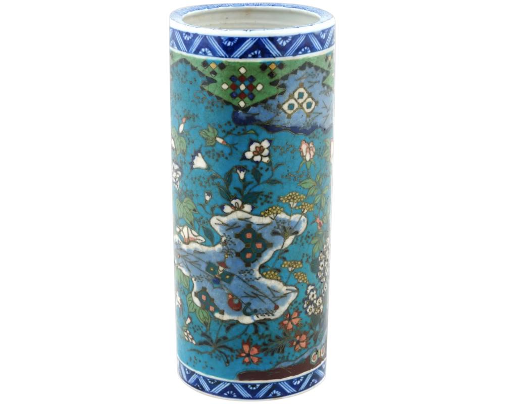 Antico vaso floreale giapponese con smalto Cloisonne su porcellana in vendita
