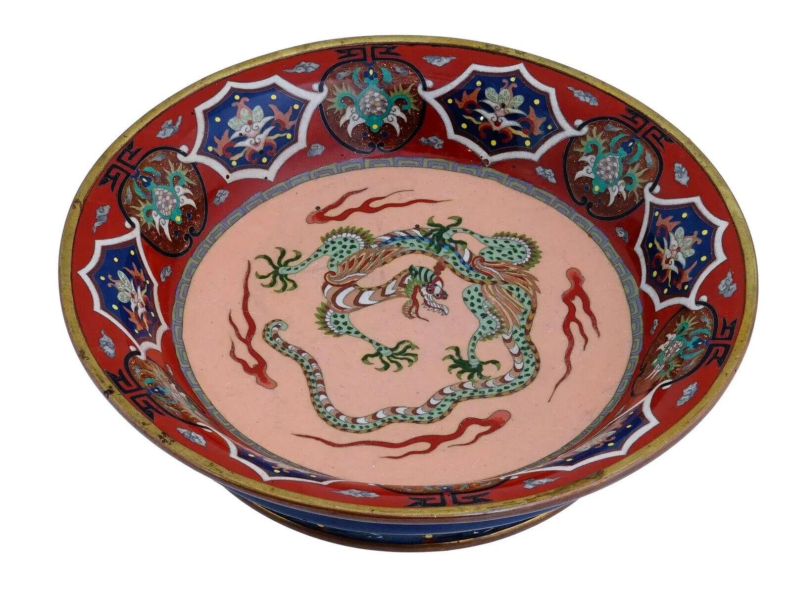 Antiguo cuenco japonés de esmalte cloisonné rosa con un dragón en venta