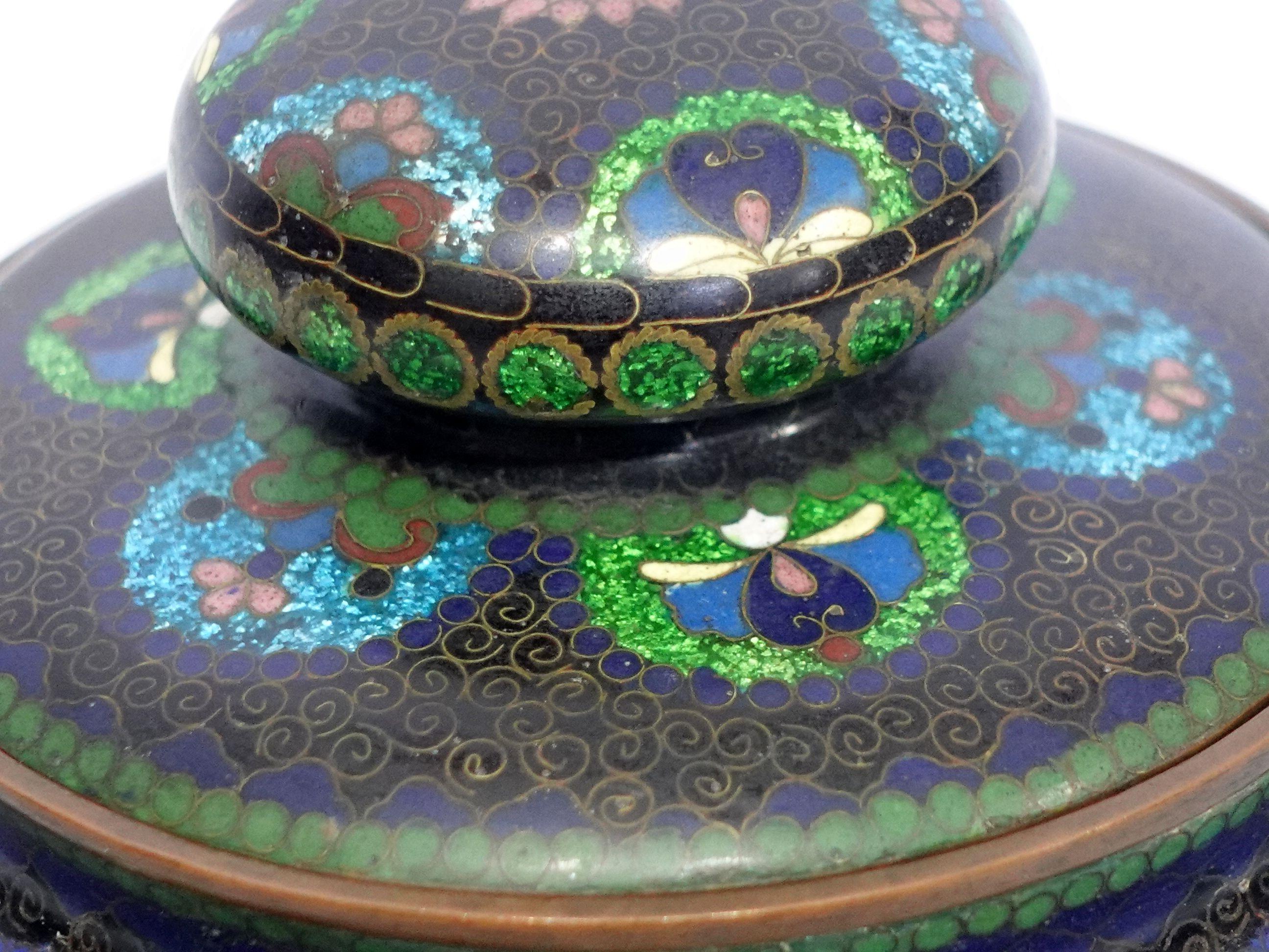Antique Japanese Cloisonné Enamel Round Lidded Box 19th Century CO#07 In Good Condition For Sale In Norton, MA