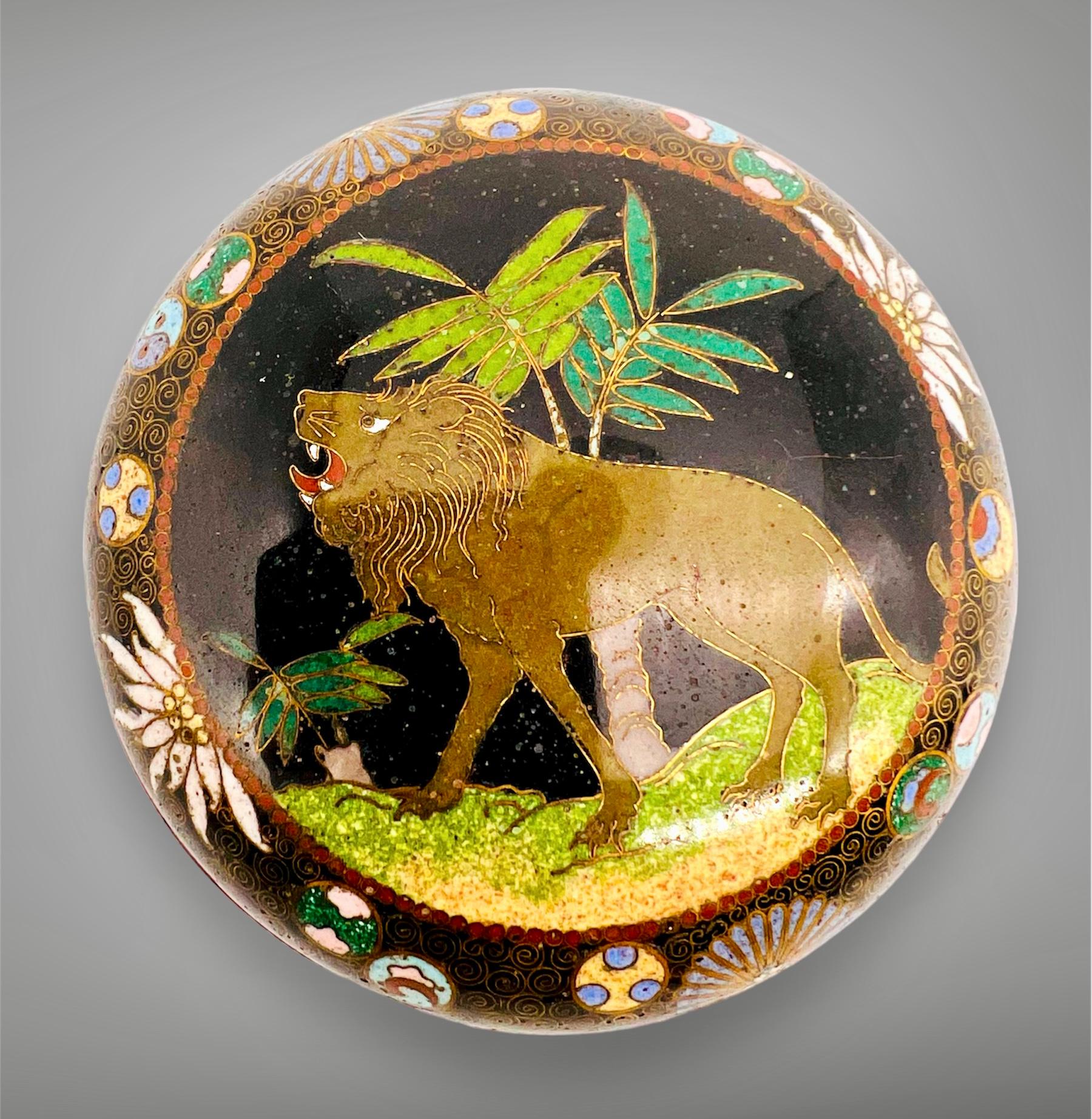 ANTIKE JAPANISCHE CLOISONNÉ-EMAILLE, RUNDE, TIEFE KOBAKO-KOGO-DOSE MIT DECKEL. 19. Jh. im Angebot 4
