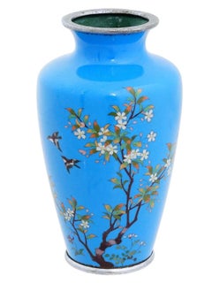 Antiguo Jarrón Japonés de Cloisonné Esmaltado con Motivos Primaverales