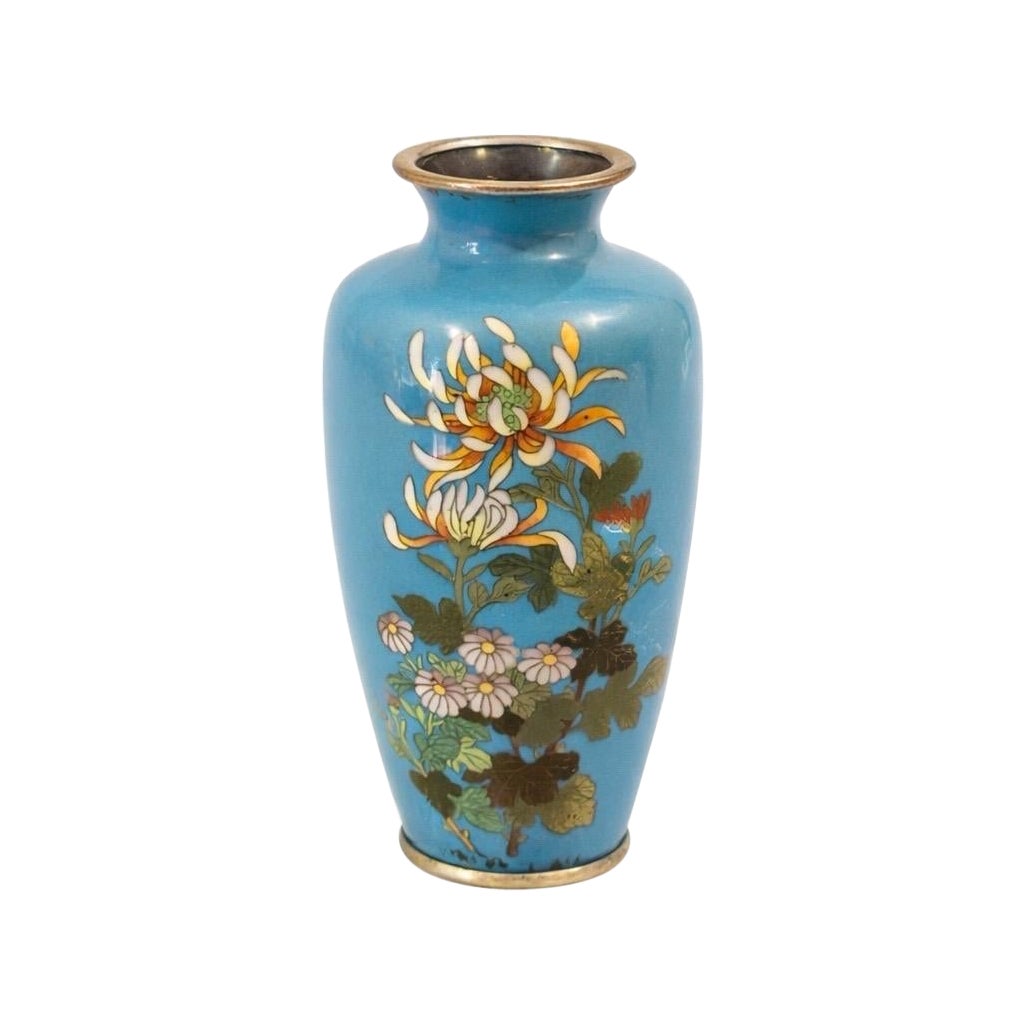 Vase ancien en émail cloisonné japonais avec motif de chrysanthème sur turquoise