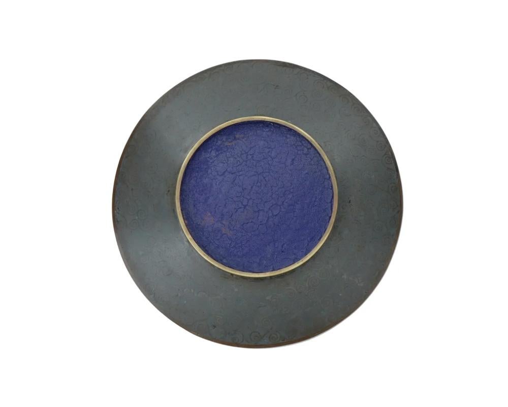 Japonais Ancienne assiette japonaise en émail cloisonné avec oies volantes Goto en vente