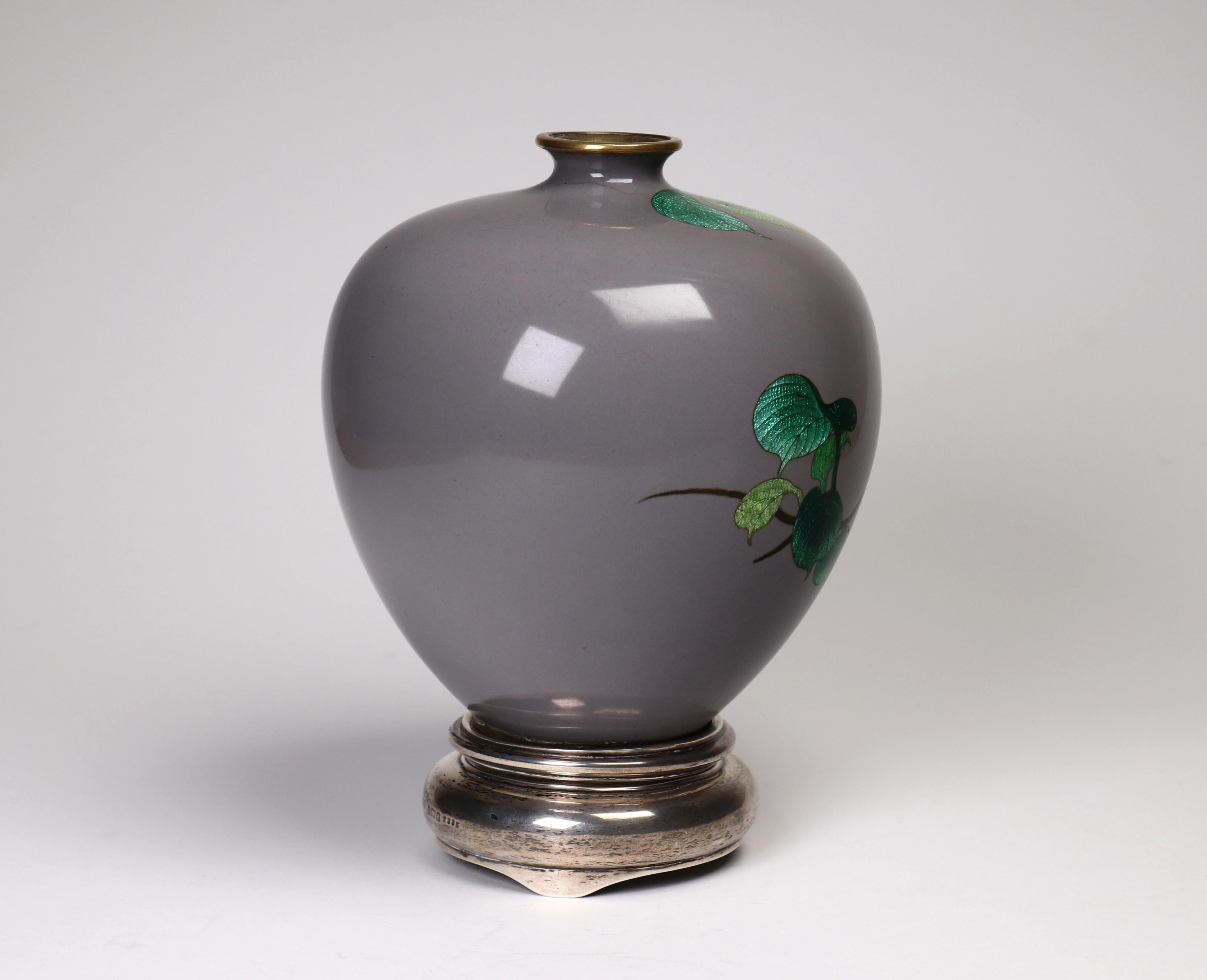 Antiguo Jarrón Ginbari Japonés de Cloisonné sobre Soporte de Plata en venta 1