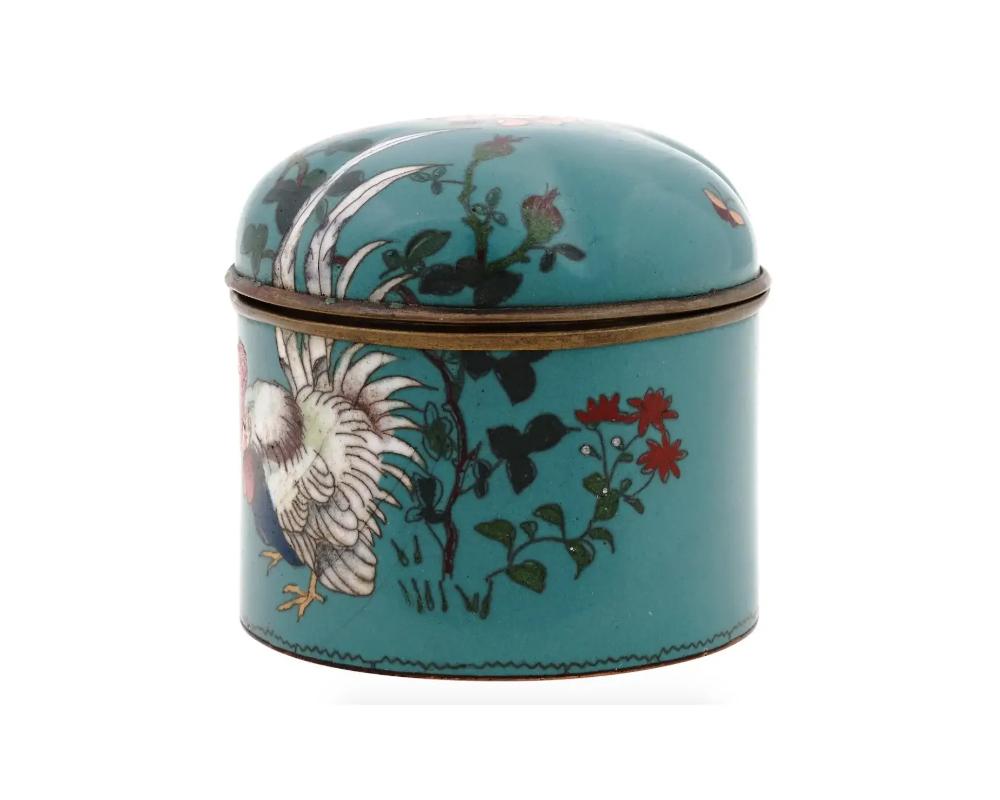 Antique Japanese Cloisonné Meiji Enamel Box with Roosters In Good Condition For Sale In New York, NY