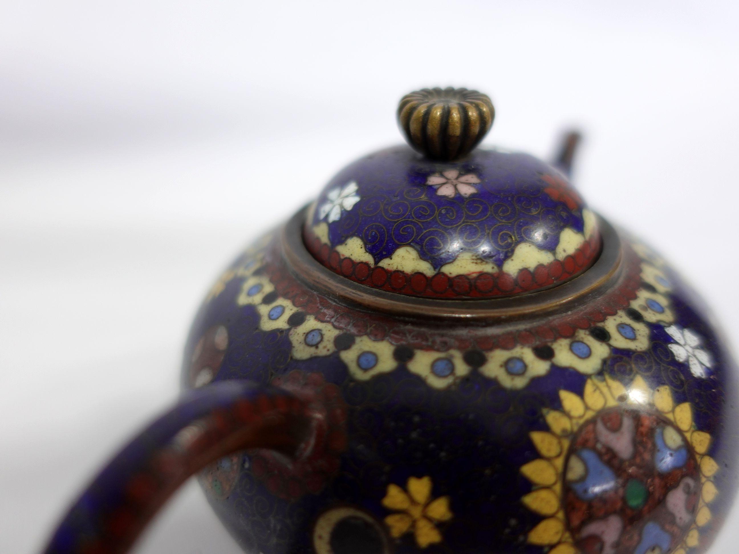 Antique Japanese Cloisonné Meiji Period Teapot CO#05 In Good Condition For Sale In Norton, MA