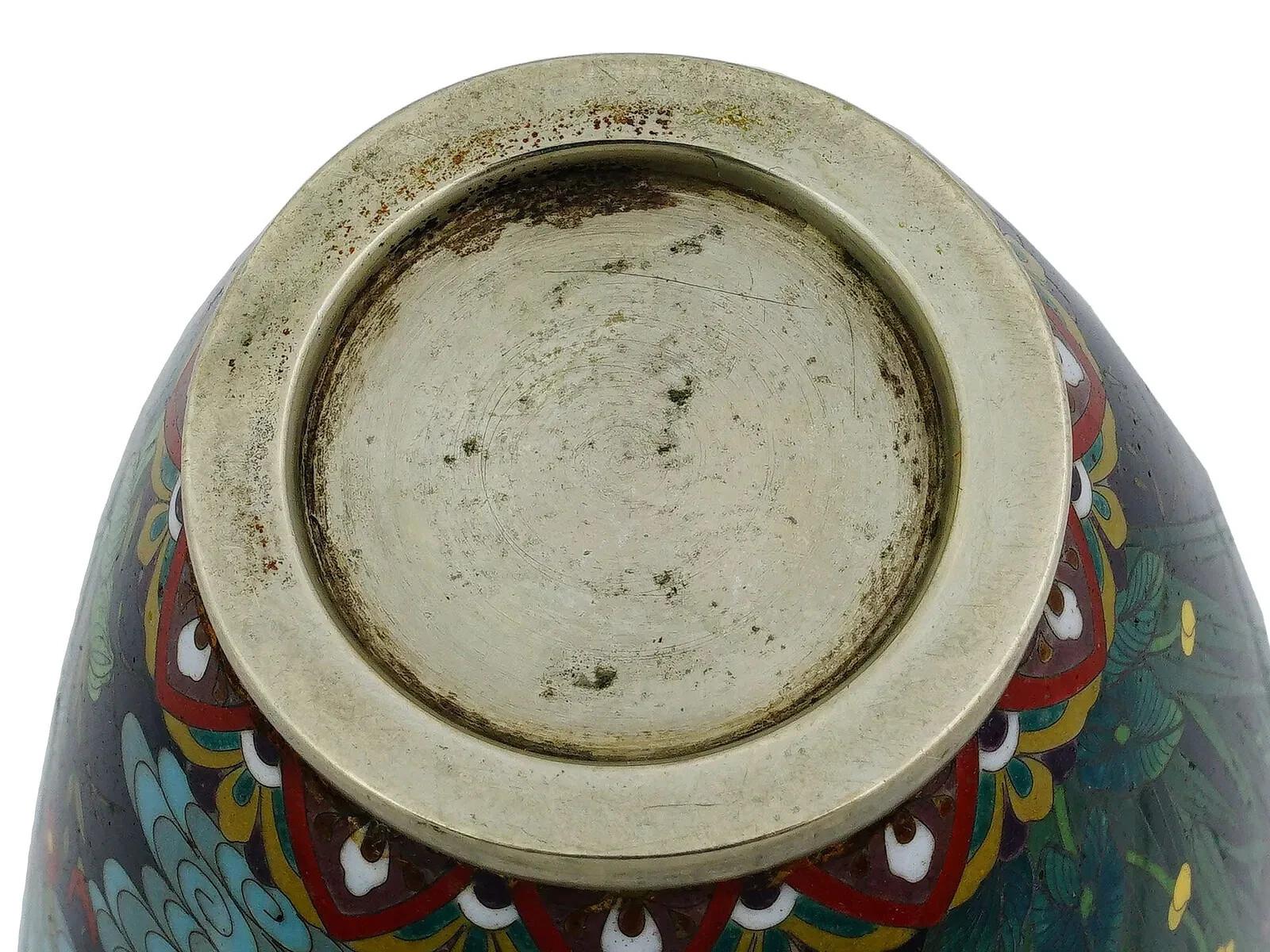 Vase floral japonais ancien en émail bleu nuit cloisonné avec grues Hayashi en vente 2