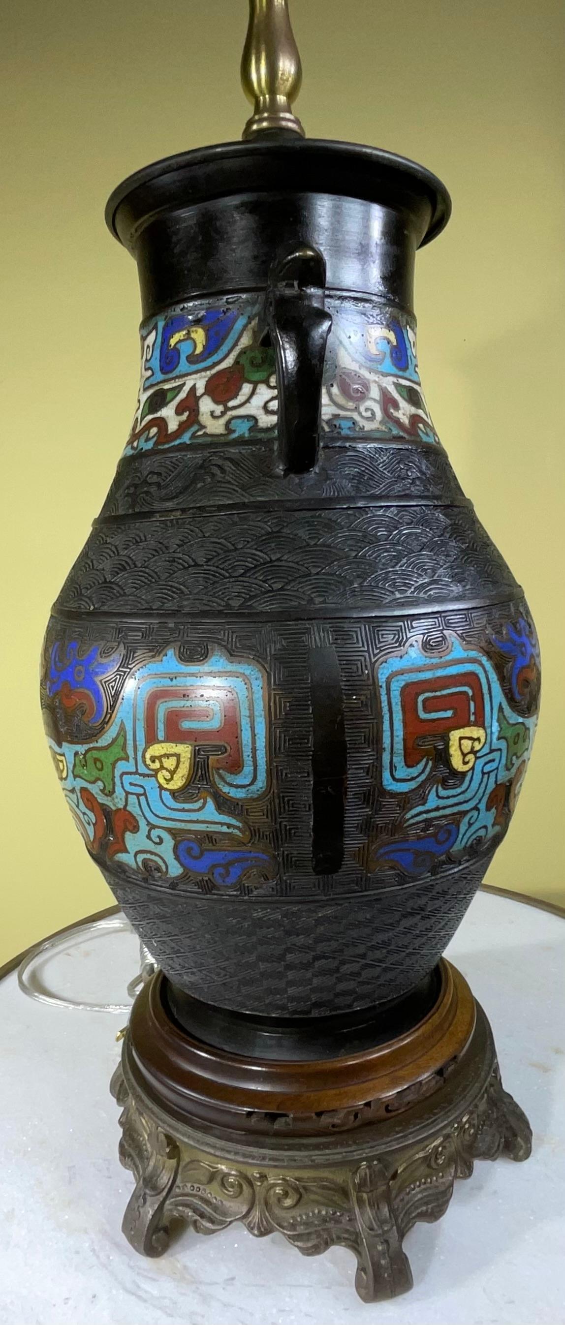 Lampe de bureau japonaise d'antiquités en cloisonné en vente 1