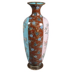 Antique Japanese Cloisonné vase Meiji period, enamel decoration, 19. Century