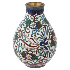 Antike japanische Cloisonné-Vase aus weißer Emaille mit Vögeln aus Cloisonné