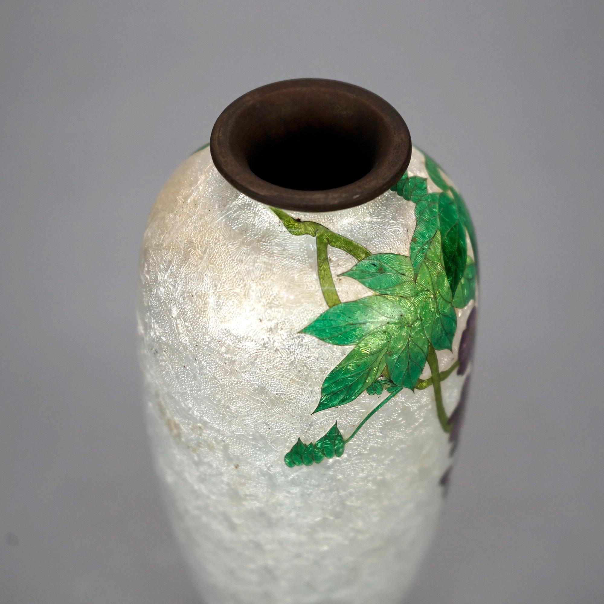 Antico vaso giapponese Cloissone smaltato Meiji con fiori Circa 1900 in vendita 1