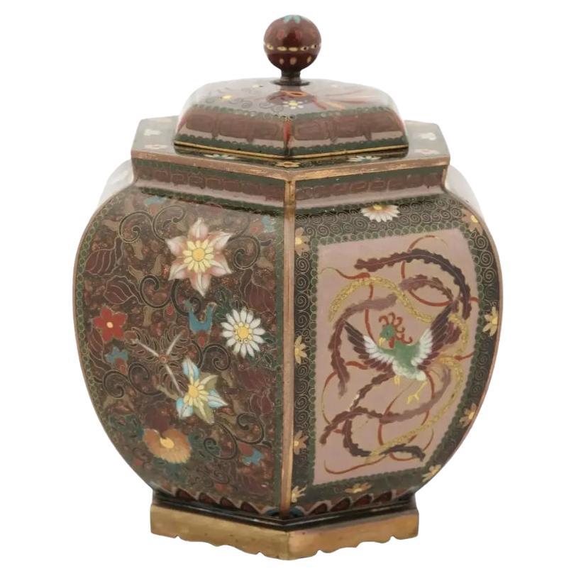 Ancienne jarre japonaise Meiji en cloisonné de pierre dorée à couvercle Phoenix, oiseaux et fleurs en vente
