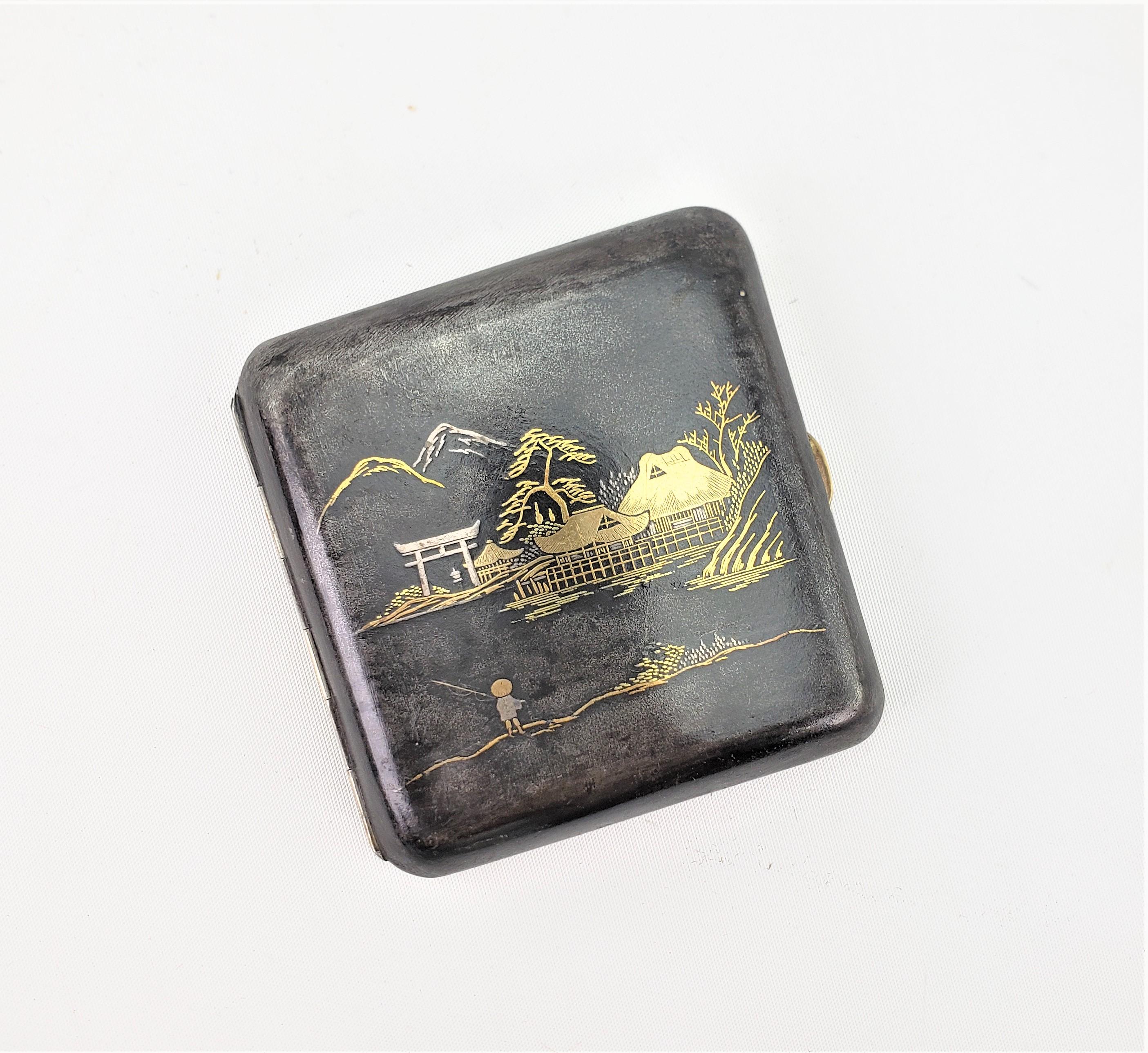 Antikes japanisches Zigarrenetui im Damascene Komai-Stil aus Gelbgold mit Dekoration im Angebot 2