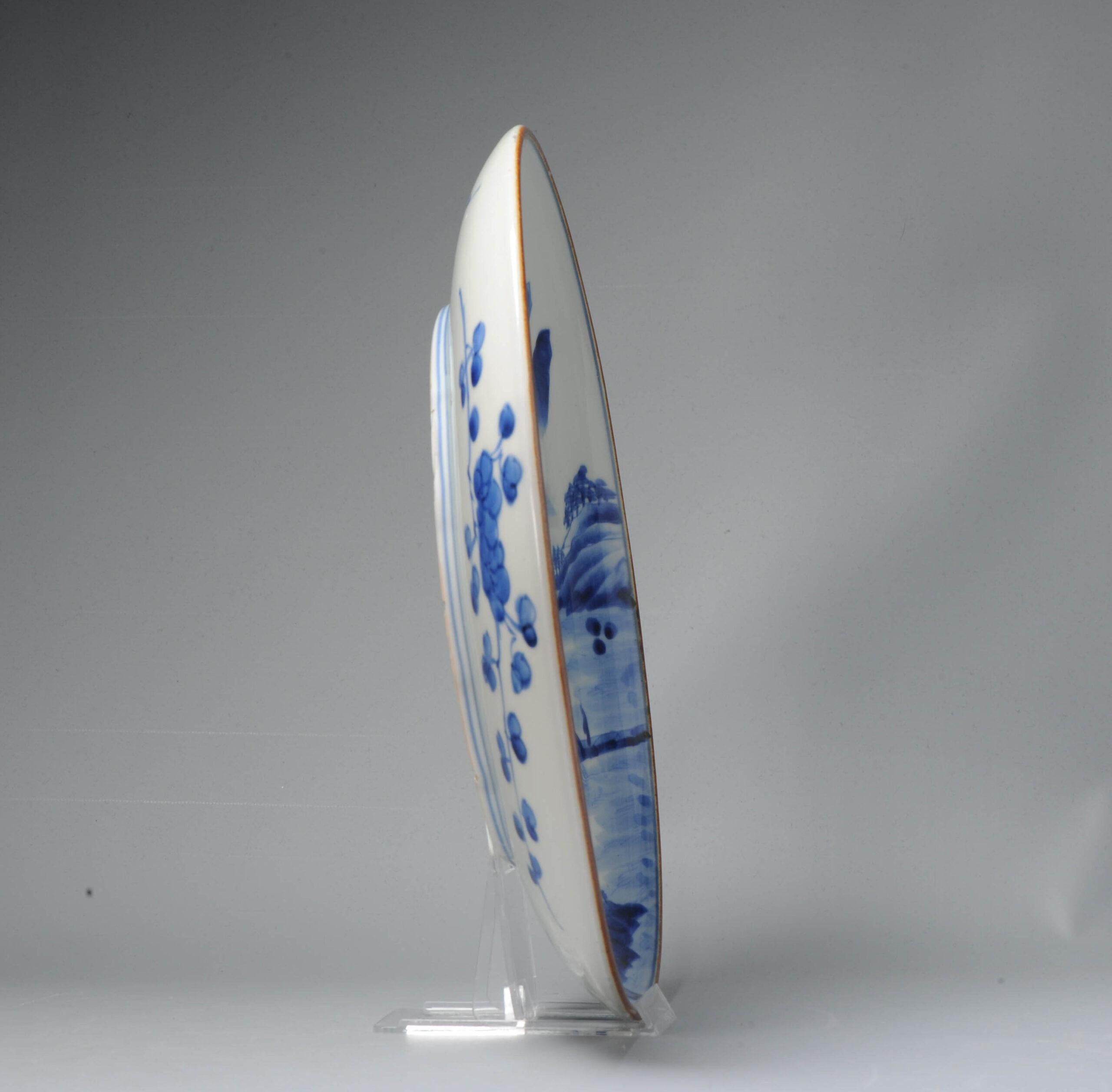 Este magnífico plato japonés data de alrededor de 1800.

Tanto si eres coleccionista de arte japonés como si simplemente aprecias la belleza de la artesanía fina, esta placa es imprescindible para cualquier entusiasta serio.

Más