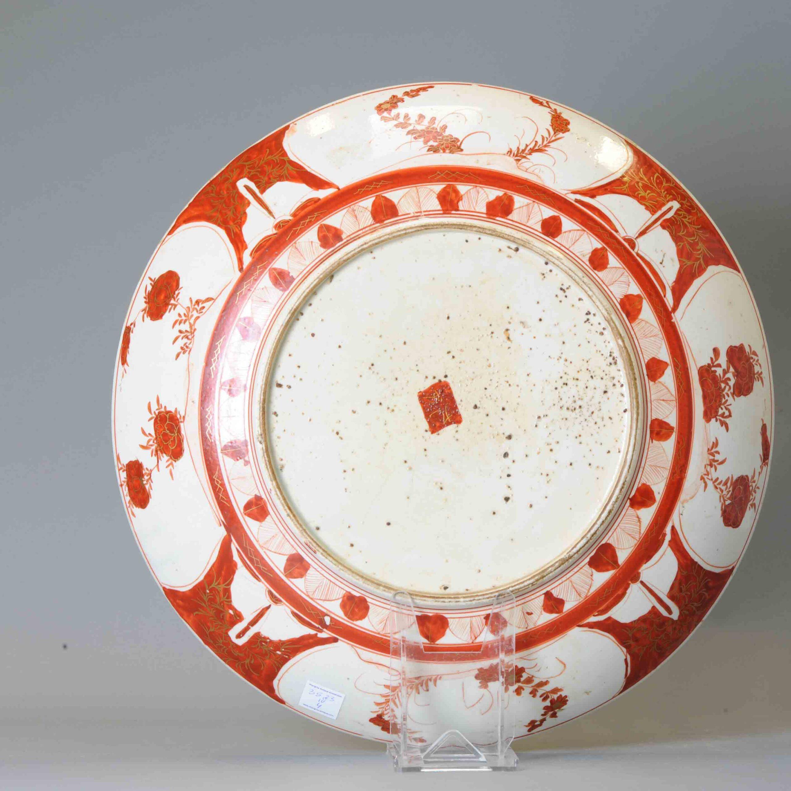 Antico caricatore giapponese Edo/Meiji Kutani Fiori e figure, XIX secolo In condizioni buone in vendita a Amsterdam, Noord Holland