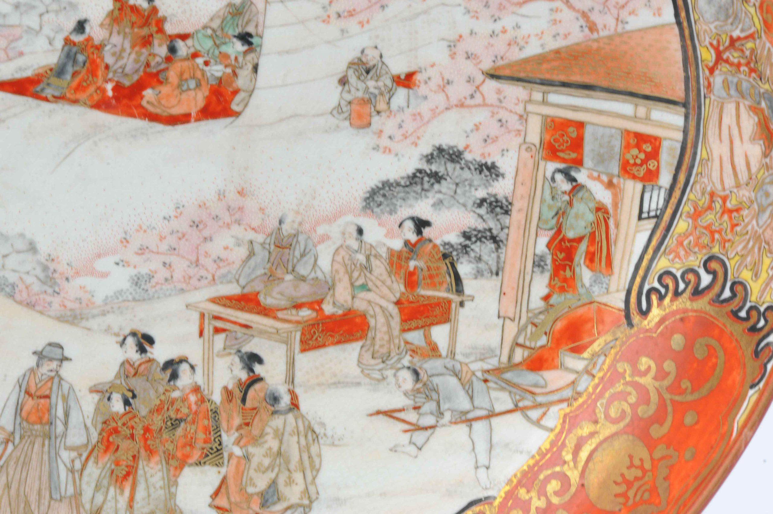 Antiker japanischer Edo/Meiji Kutani-Plattenteller mit figürlicher Landschaftsssszene aus dem 19. Jahrhundert im Zustand „Gut“ im Angebot in Amsterdam, Noord Holland